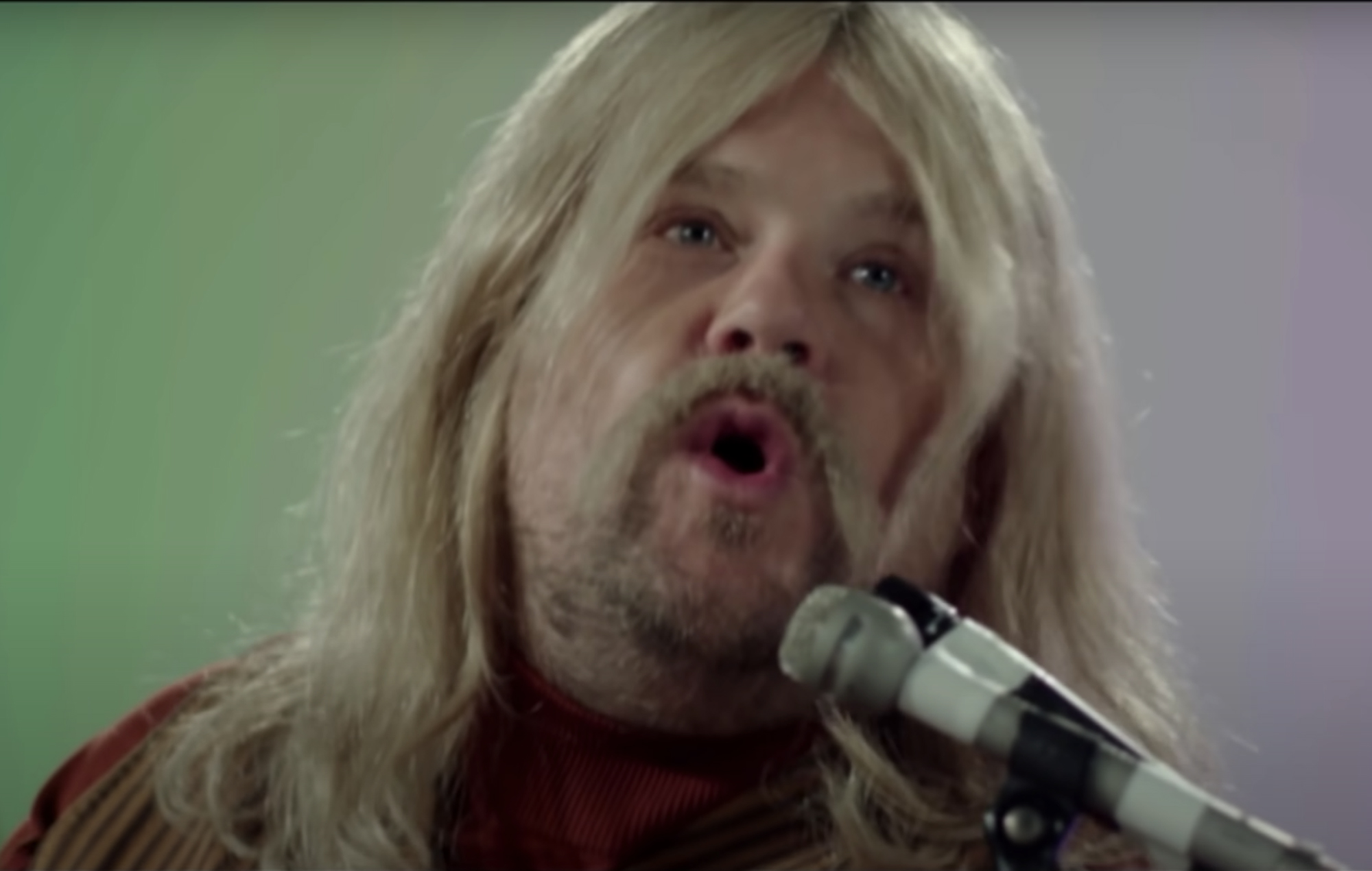 Mira a James Corden haciendo una parodia de 'The Beatles: Get Back' en un nuevo sketch