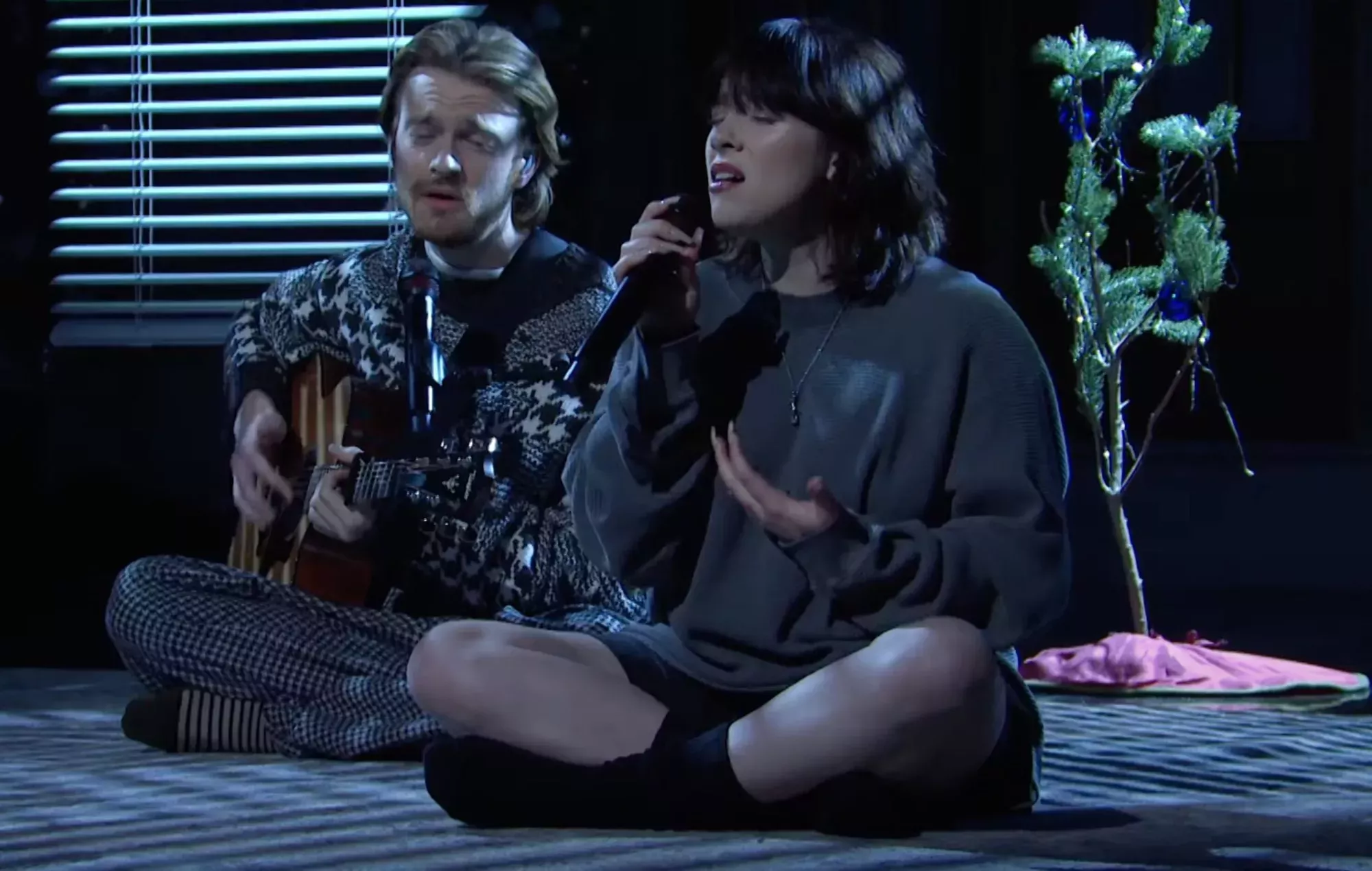 Mira cómo Billie Eilish interpreta 'Happier Than Ever' y 'Male Fantasy' en 'SNL'
