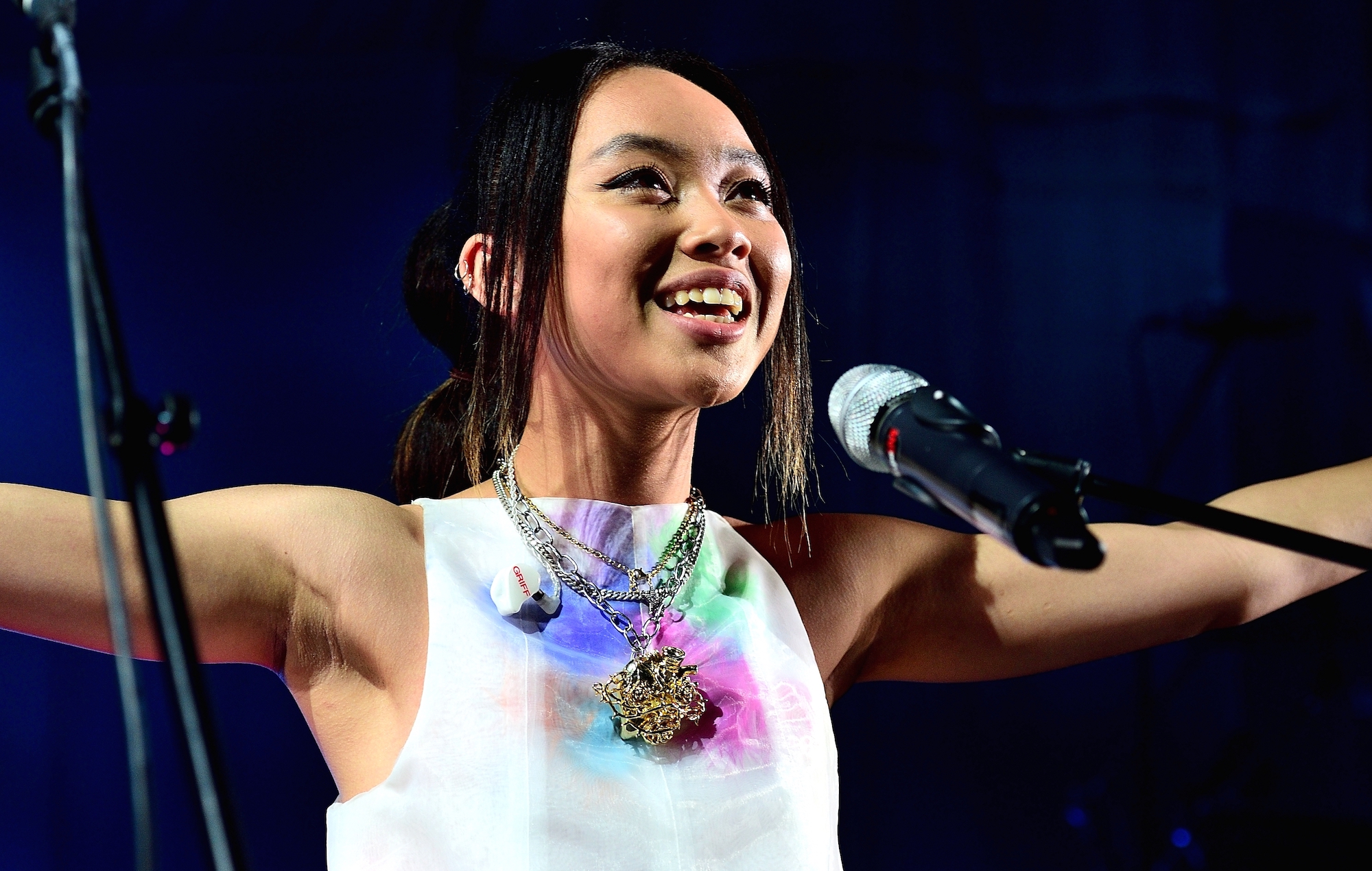 Mira cómo Griff mezcla 'Heart Of Gold' y 'Royals' de Lorde en su concierto de Londres