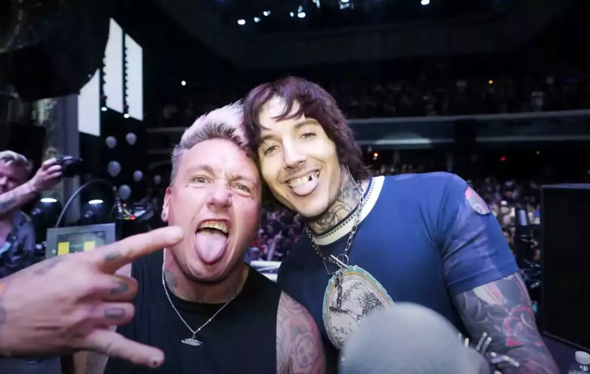Mira cómo Oli Sykes, de Bring Me The Horizon, y Jacoby Shaddix, de Papa Roach, tocan 