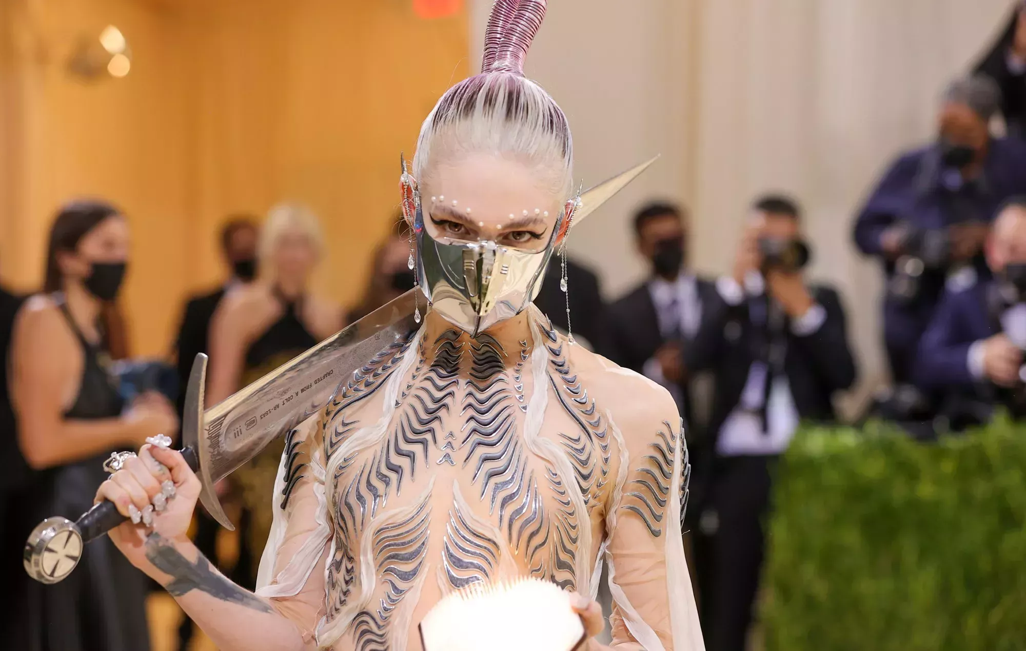 Mira el nuevo single de Grimes 'Player Of Games'