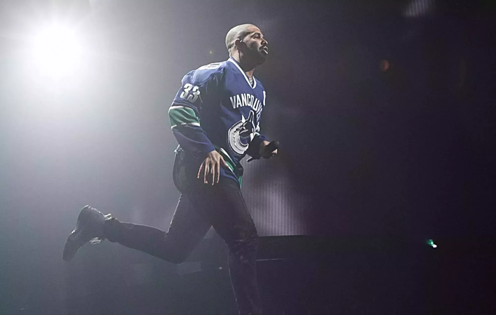 Un nuevo estudio afirma que escuchar a Drake mientras se hace footing hace que se corra más despacio