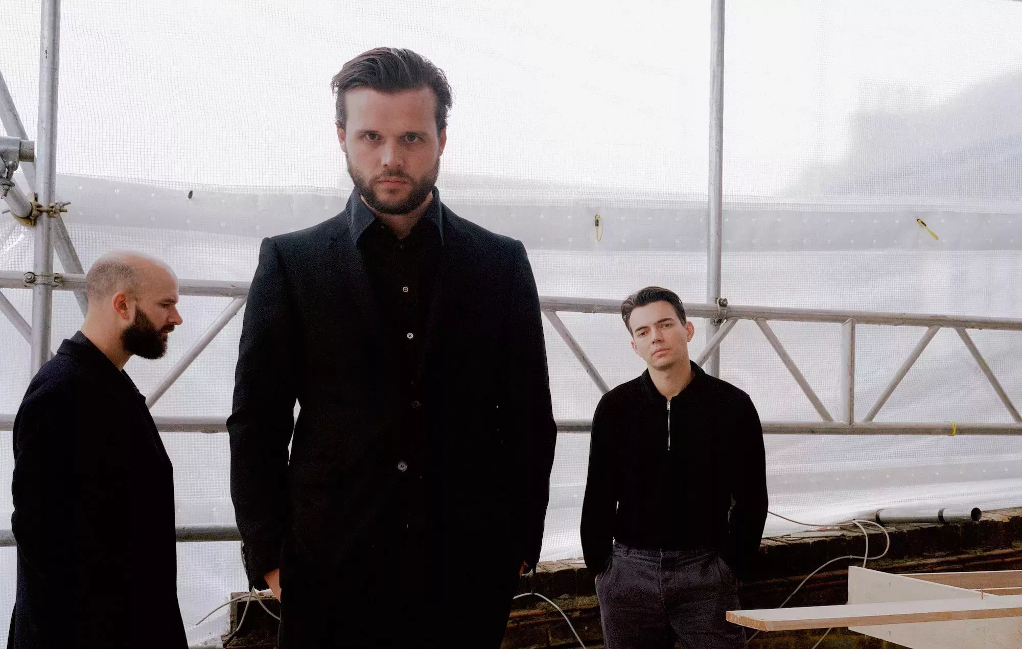 White Lies contemplan el espacio en su nuevo tema 'I Don't Want To Go To Mars'