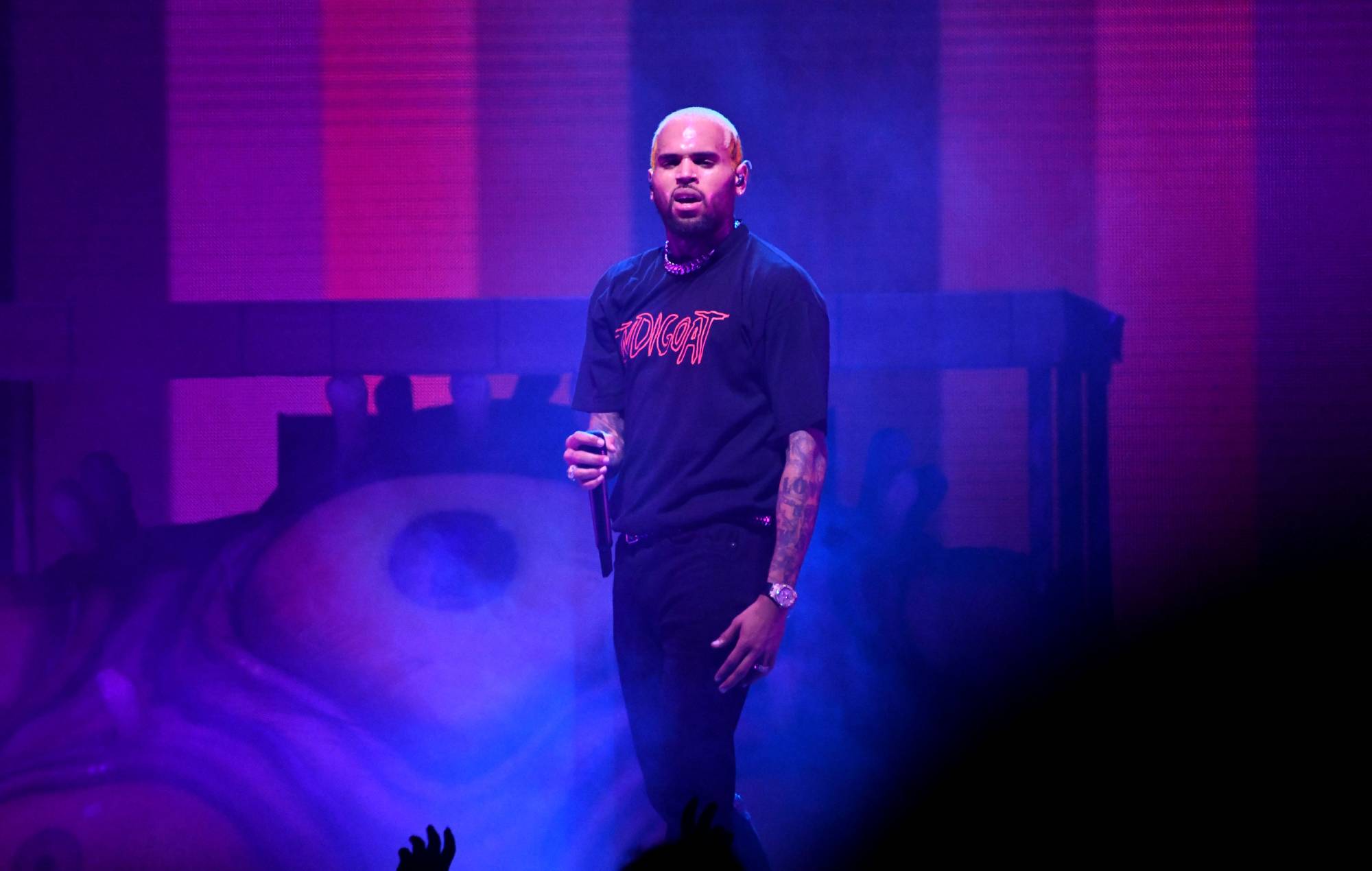 Chris Brown es demandado por presuntamente drogar y violar a una mujer