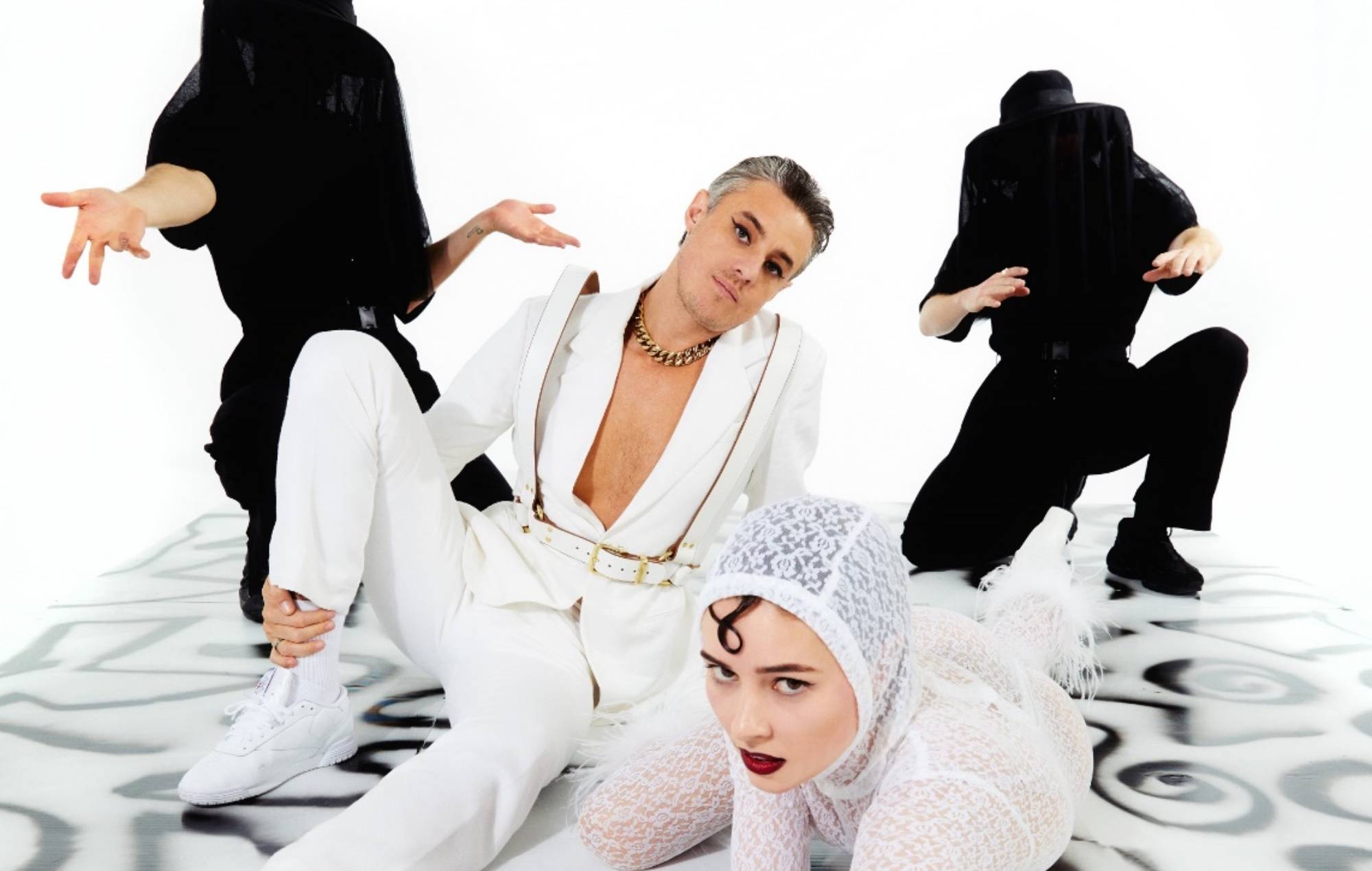Escucha el nuevo single de Confidence Man 'Feels Like A Different Thing'