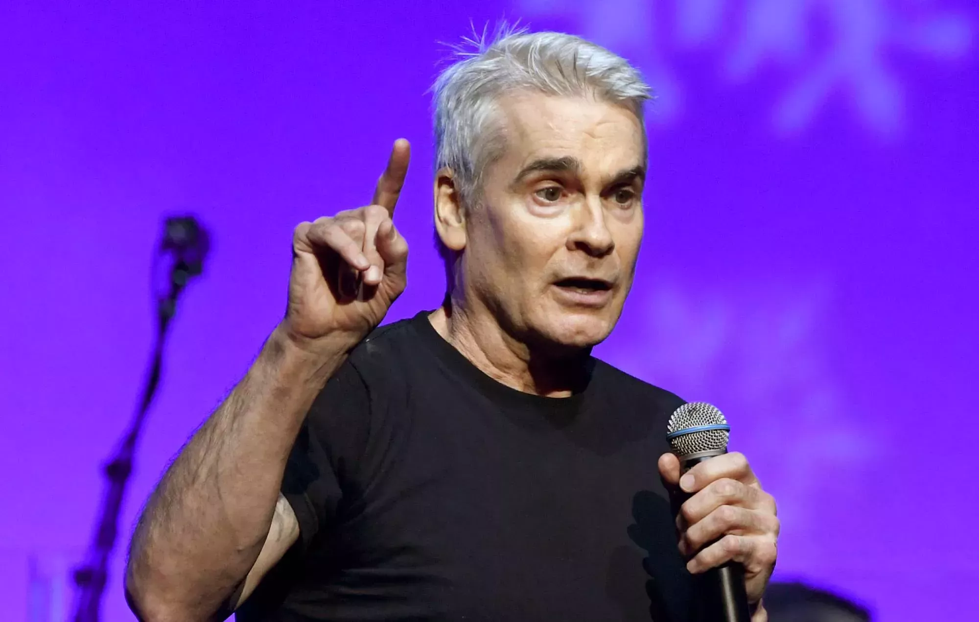 Henry Rollins cancela las fechas de la gira británica y europea de 'Good To See You'