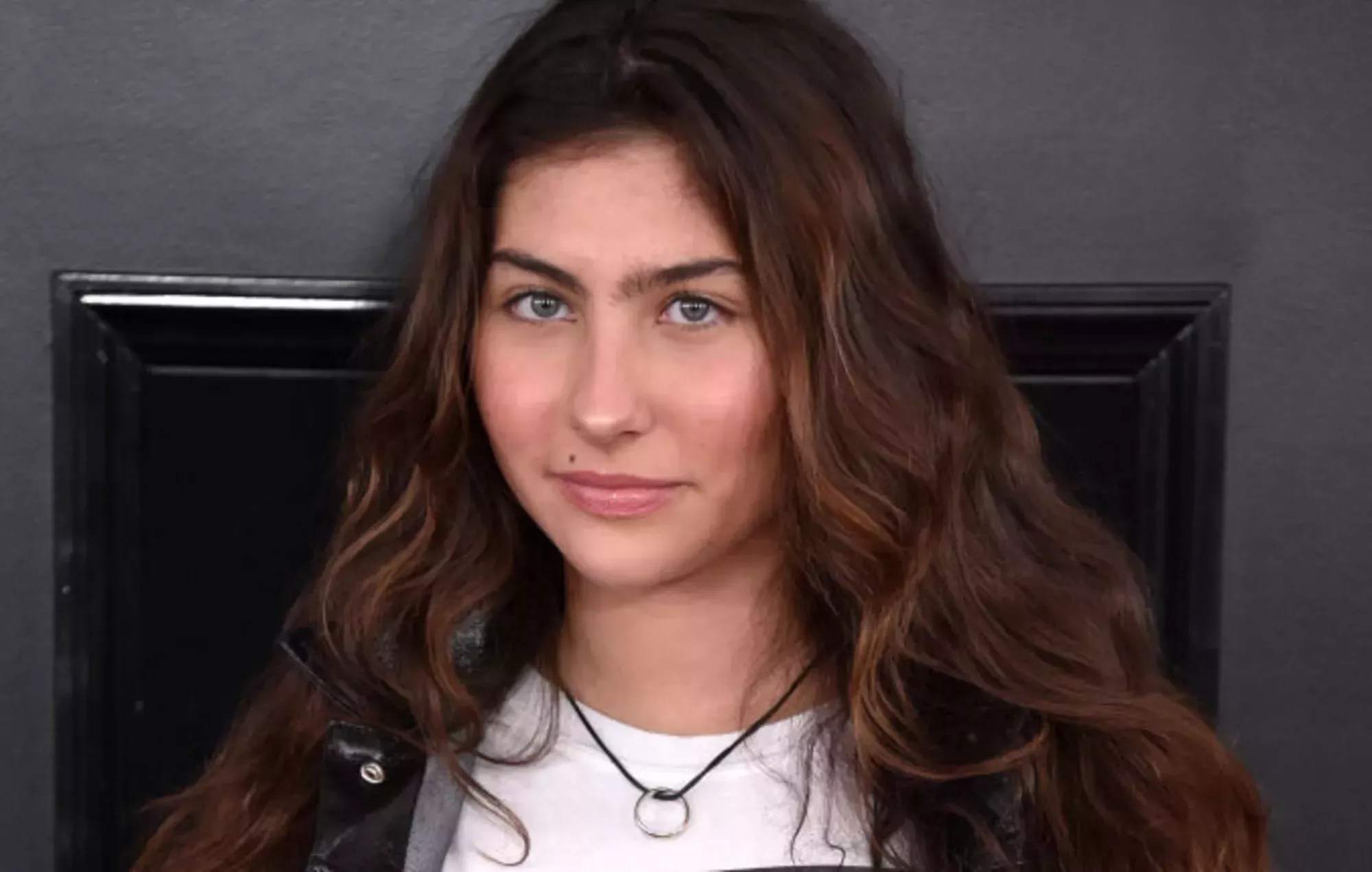 La hija de Chris Cornell, Toni Cornell, comparte una conmovedora versión de 'Hallelujah'