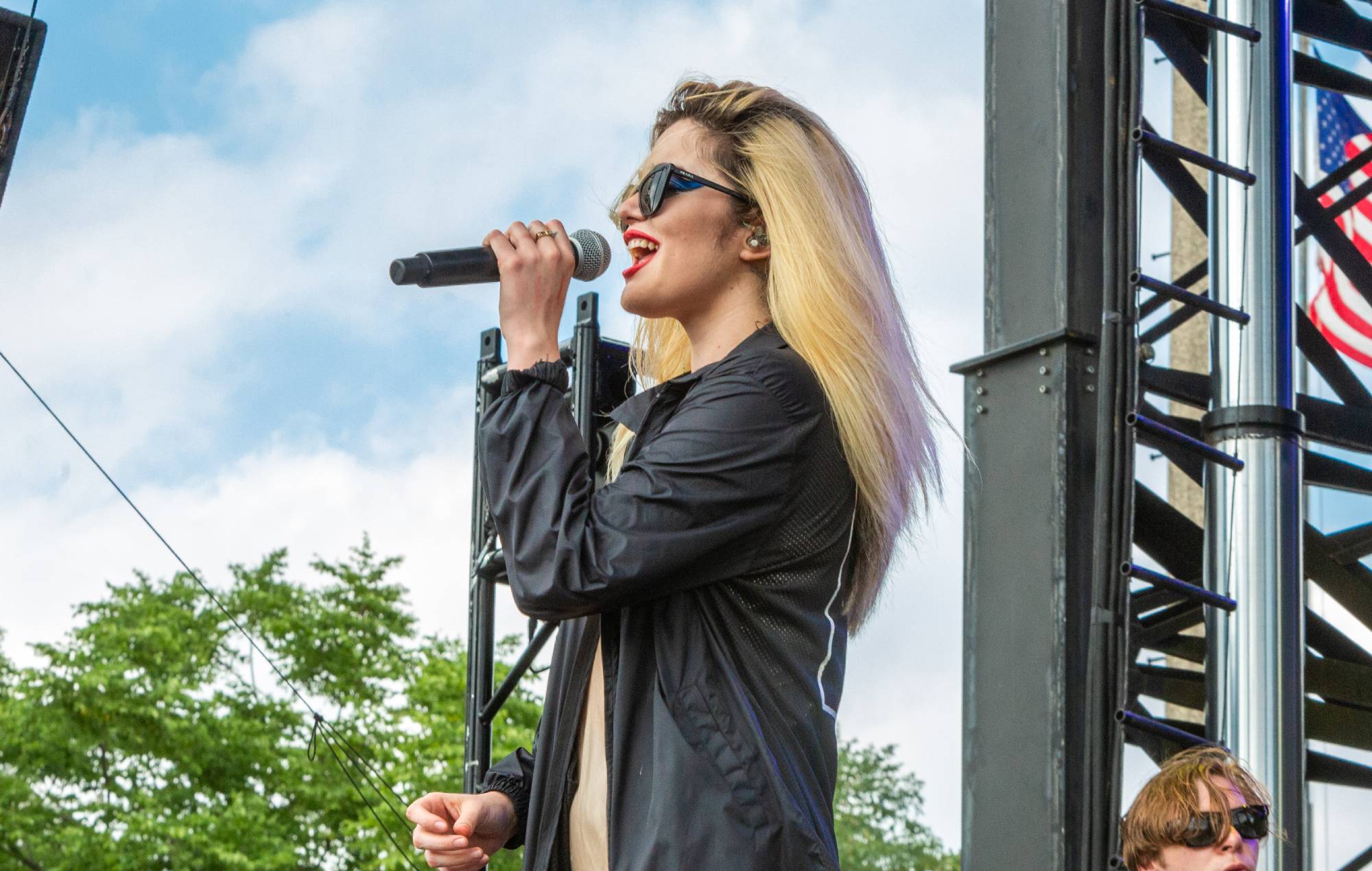 La madre de Sky Ferreira dice que el nuevo disco de su hija llegará en marzo