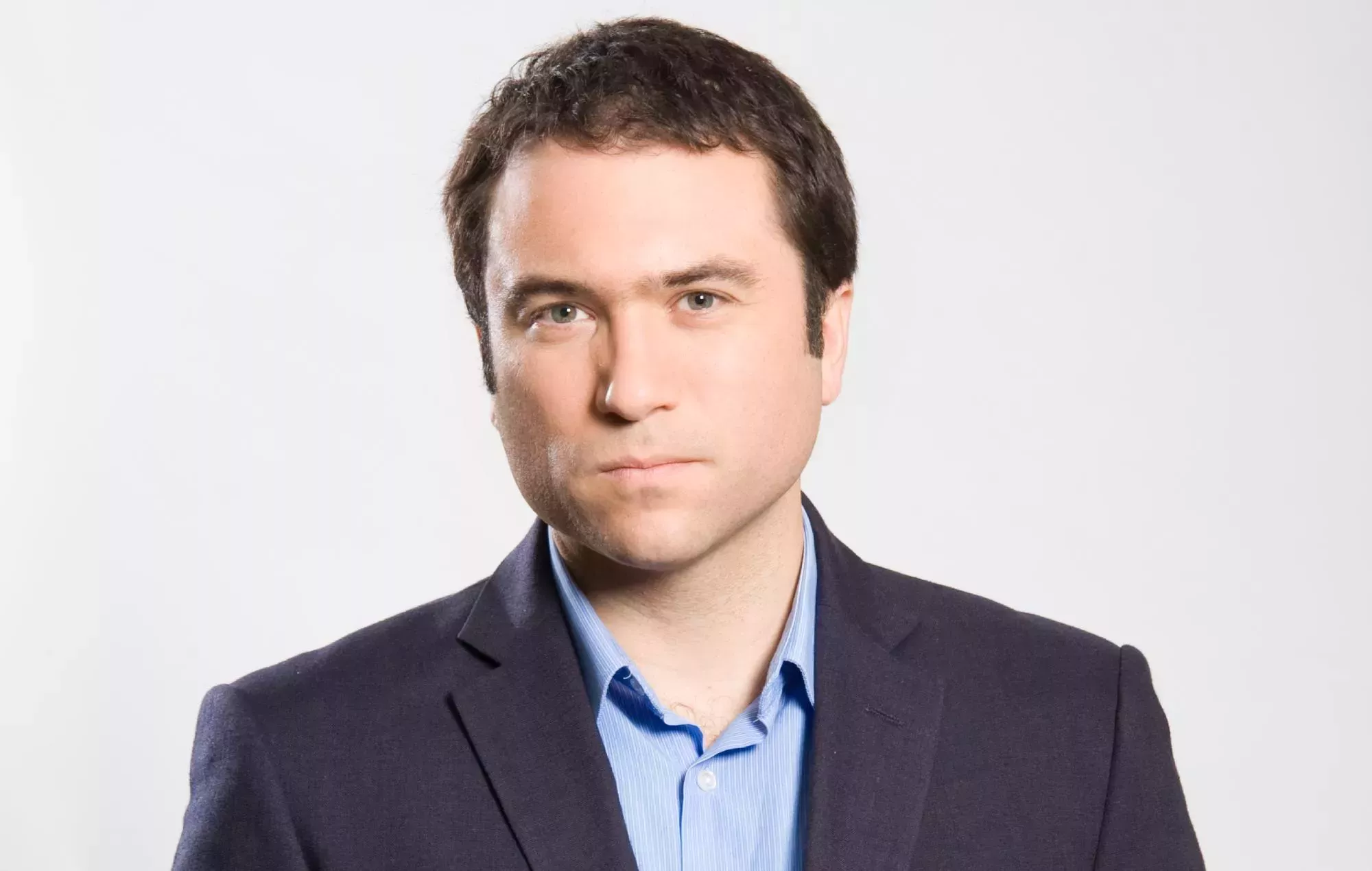 La presentadora de noticias de la BBC, Ros Atkins, prepara una mezcla épica de drum n' bass para Radio 6 Music