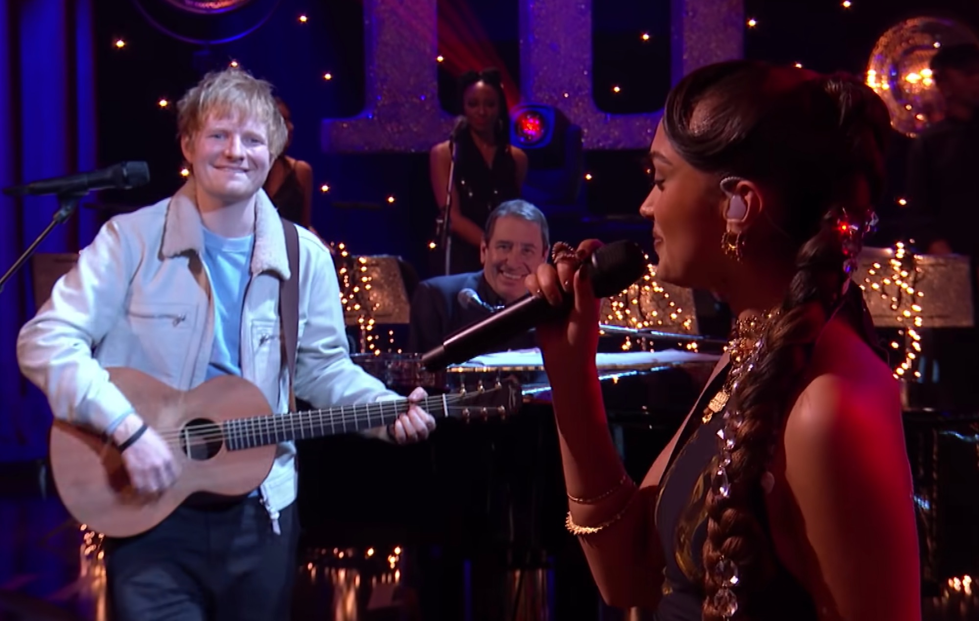 Mira cómo Ed Sheeran y Joy Crookes versionan 'Raglan Road' para la Hootenanny de Jools