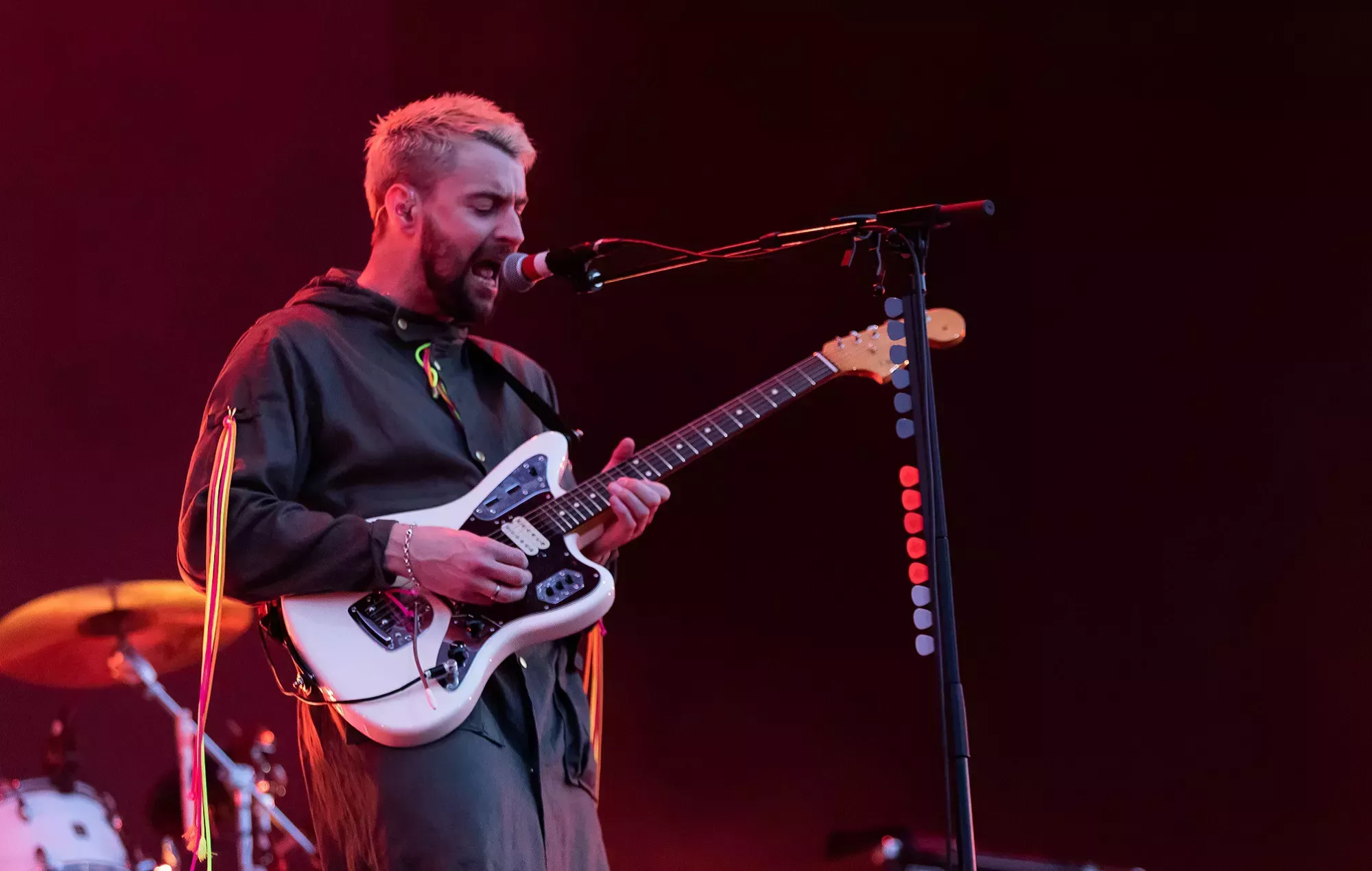 Mira cómo Liam Fray de los Courteeners versiona 'All My Friends' de LCD Soundsystem
