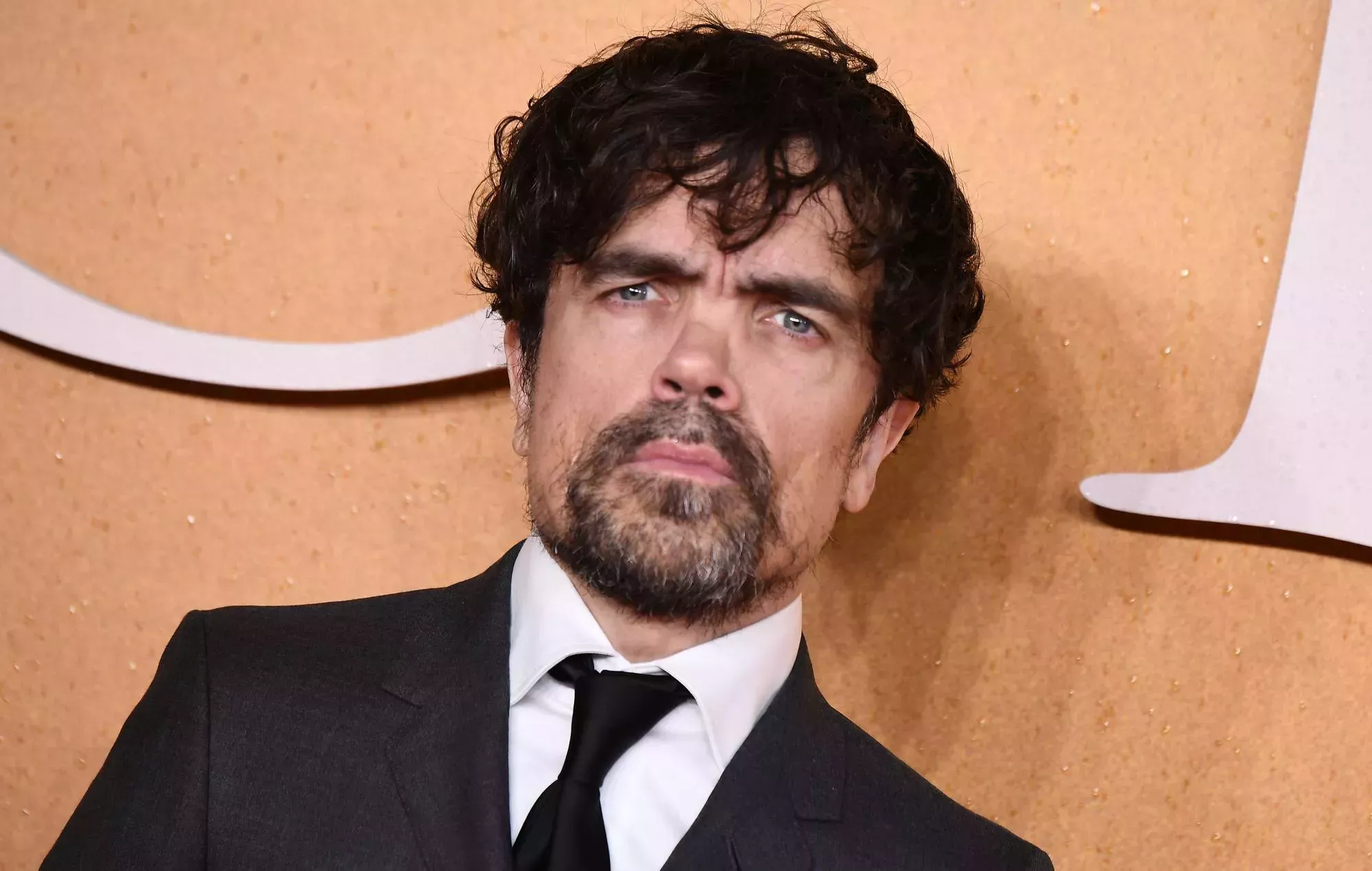 Peter Dinklage critica a Disney por hacer un remake 