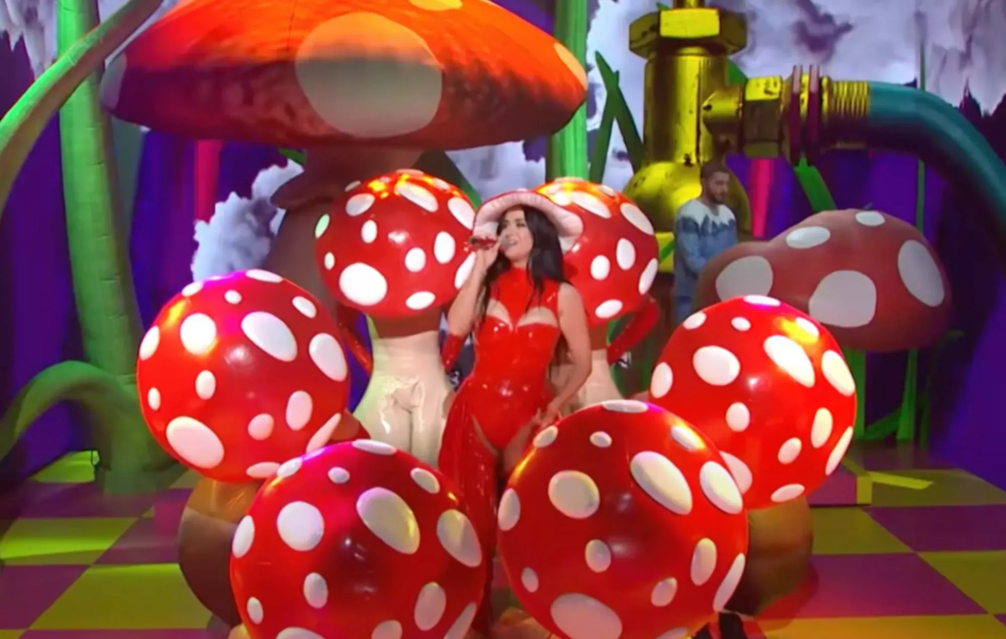 Vea a Katy Perry interpretando 'When I'm Gone' en 'Saturday Night Live'