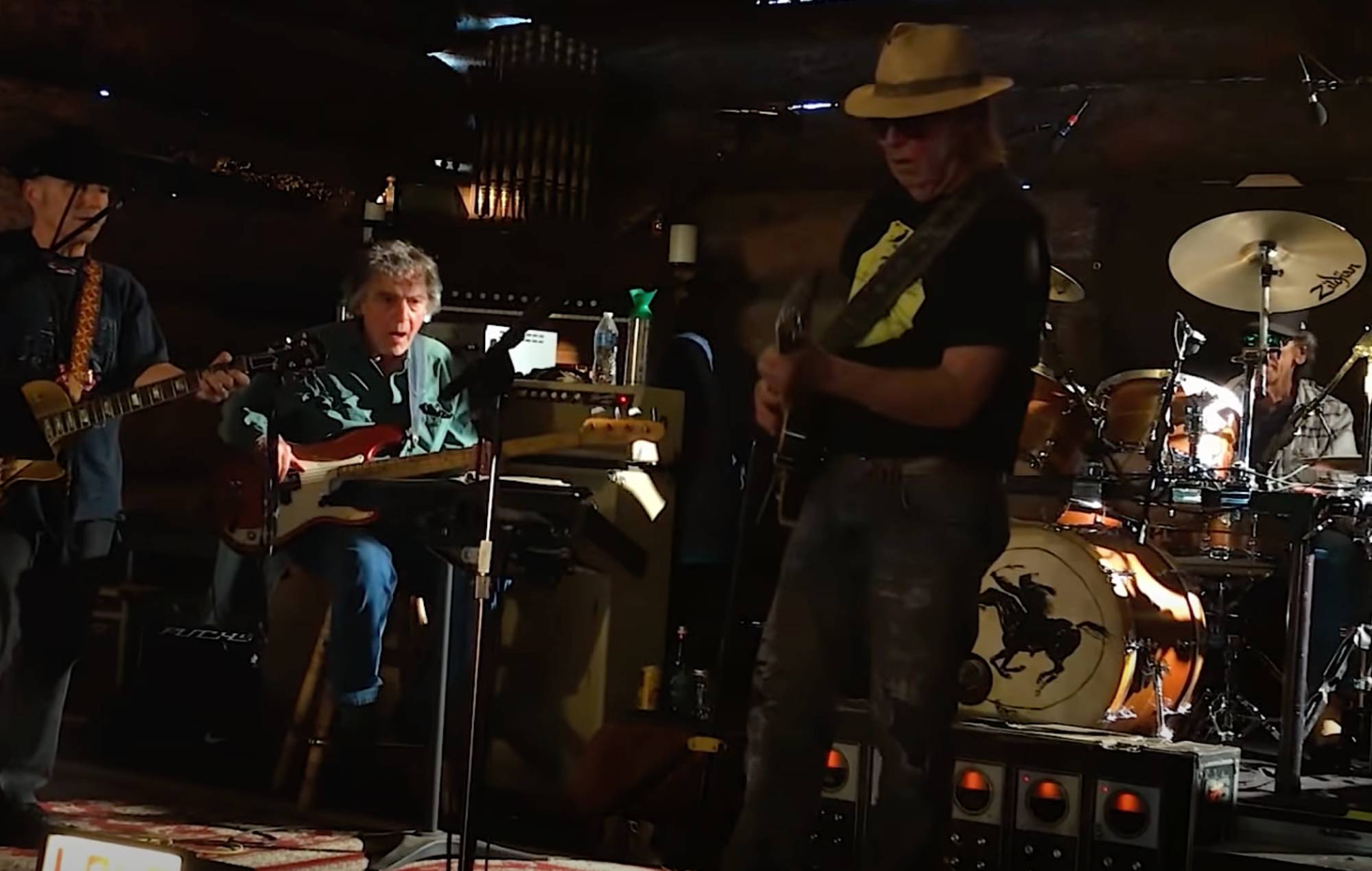 Vea un nuevo documental sobre el último álbum de Neil Young y Crazy Horse, 'Barn'