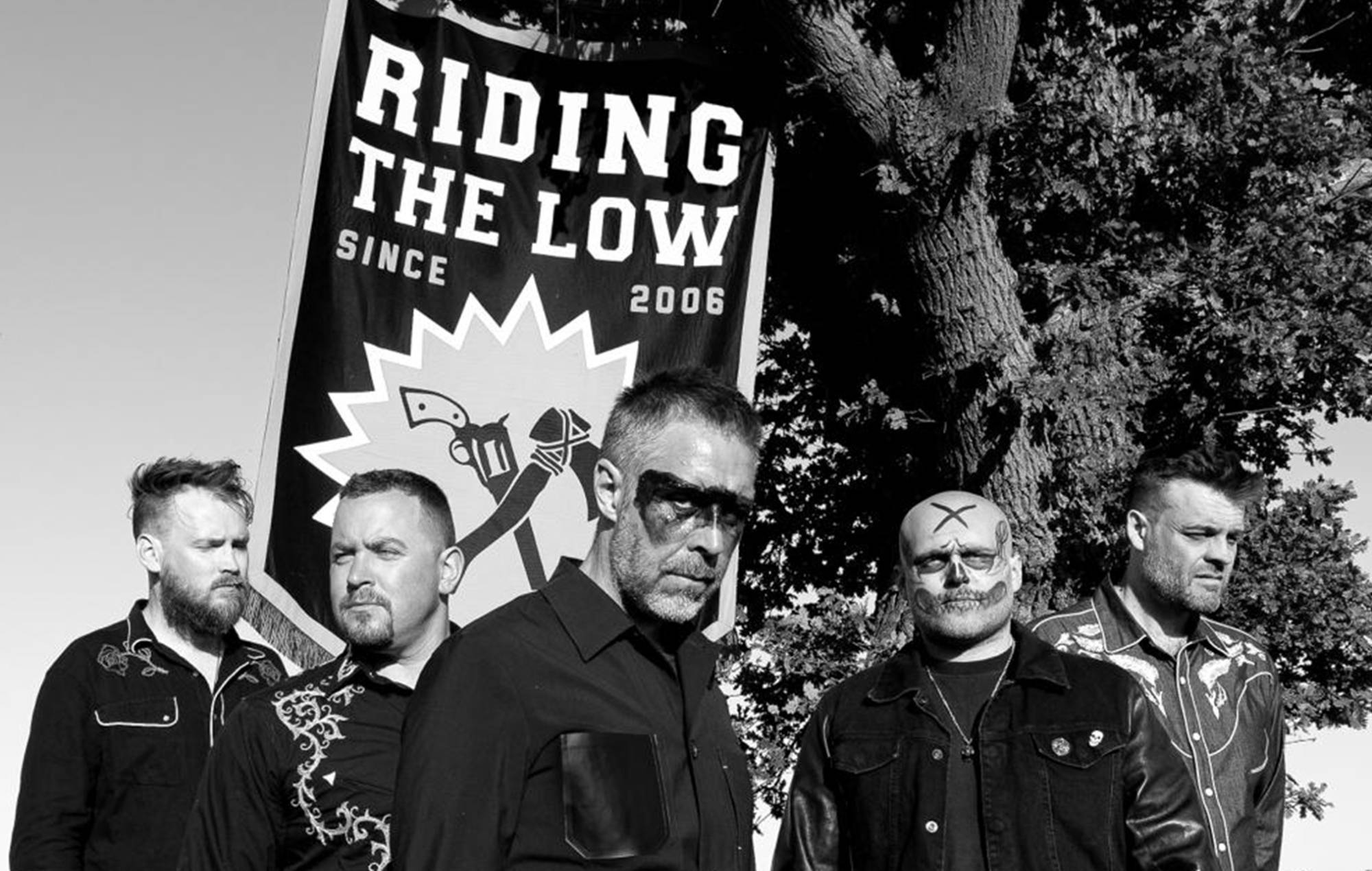 Vuelve la banda de Paddy Considine, Riding The Low: "Para mí siempre ha sido la música por encima de todo"