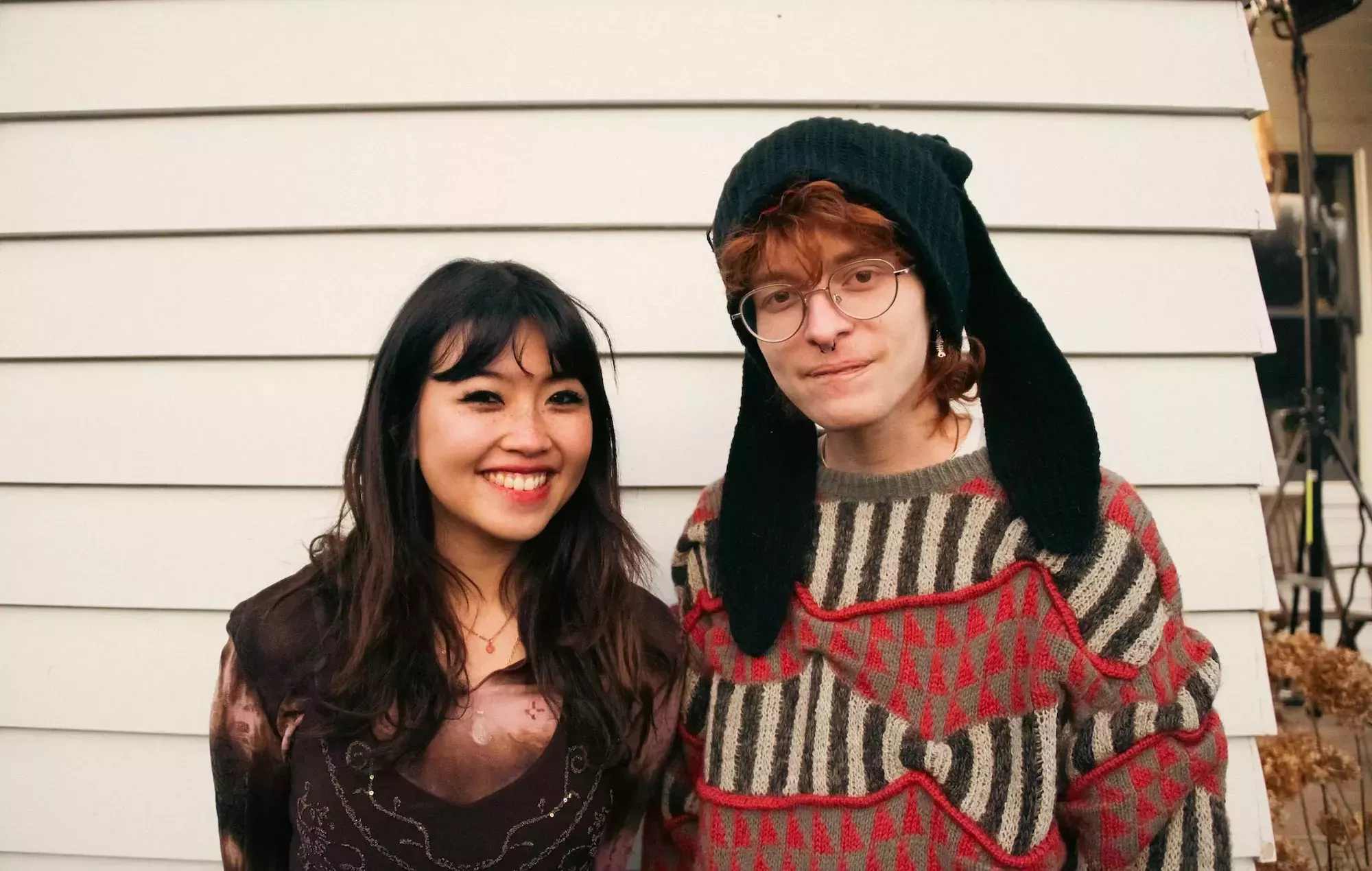 Cavetown y Beabadoobee se unen en 'Fall In Love With A Girl'