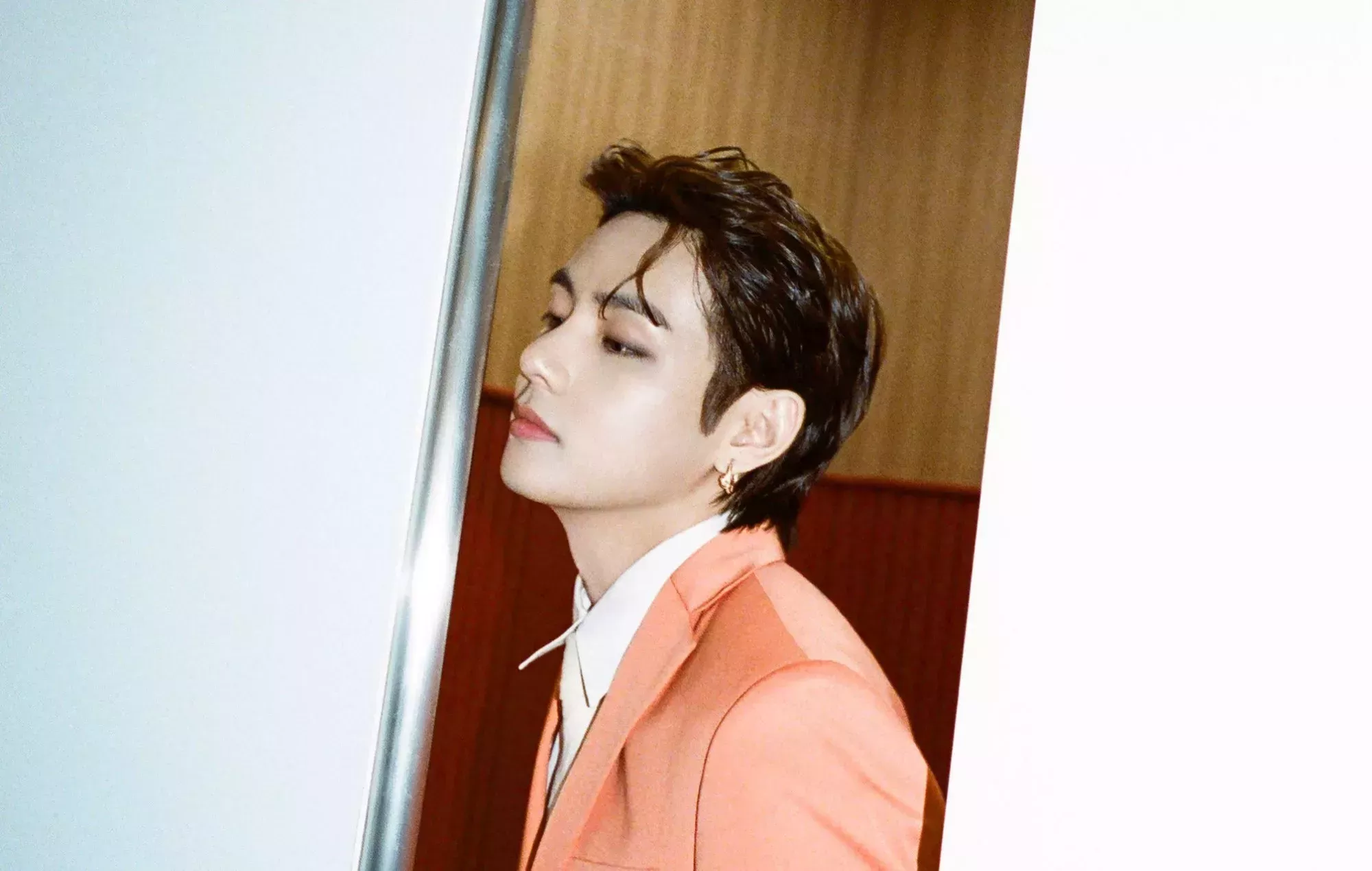 El miembro V del BTS da positivo en la prueba de COVID-19