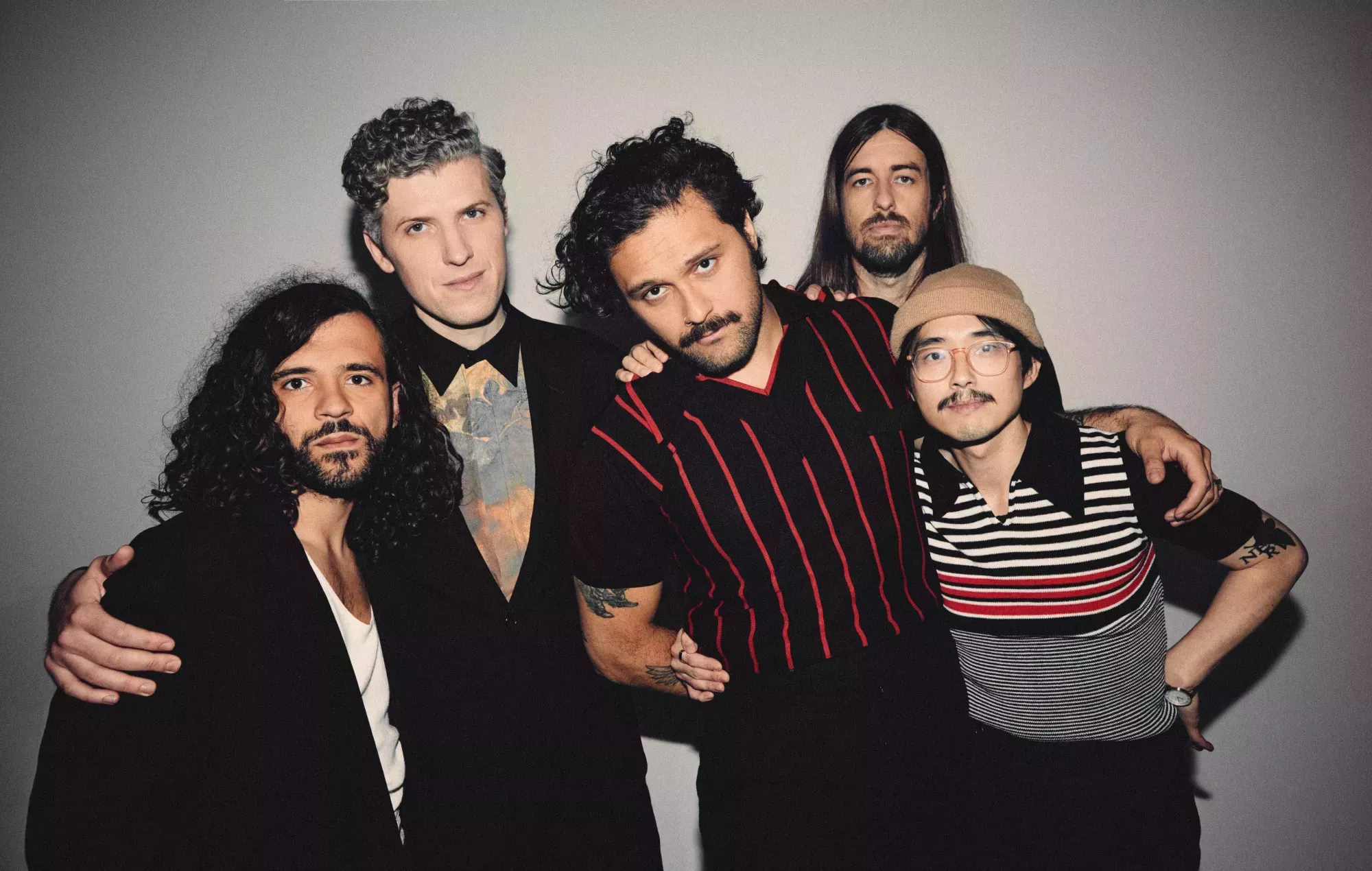 Escucha la nueva y monstruosa canción de Gang Of Youths 'Spirit Boy'