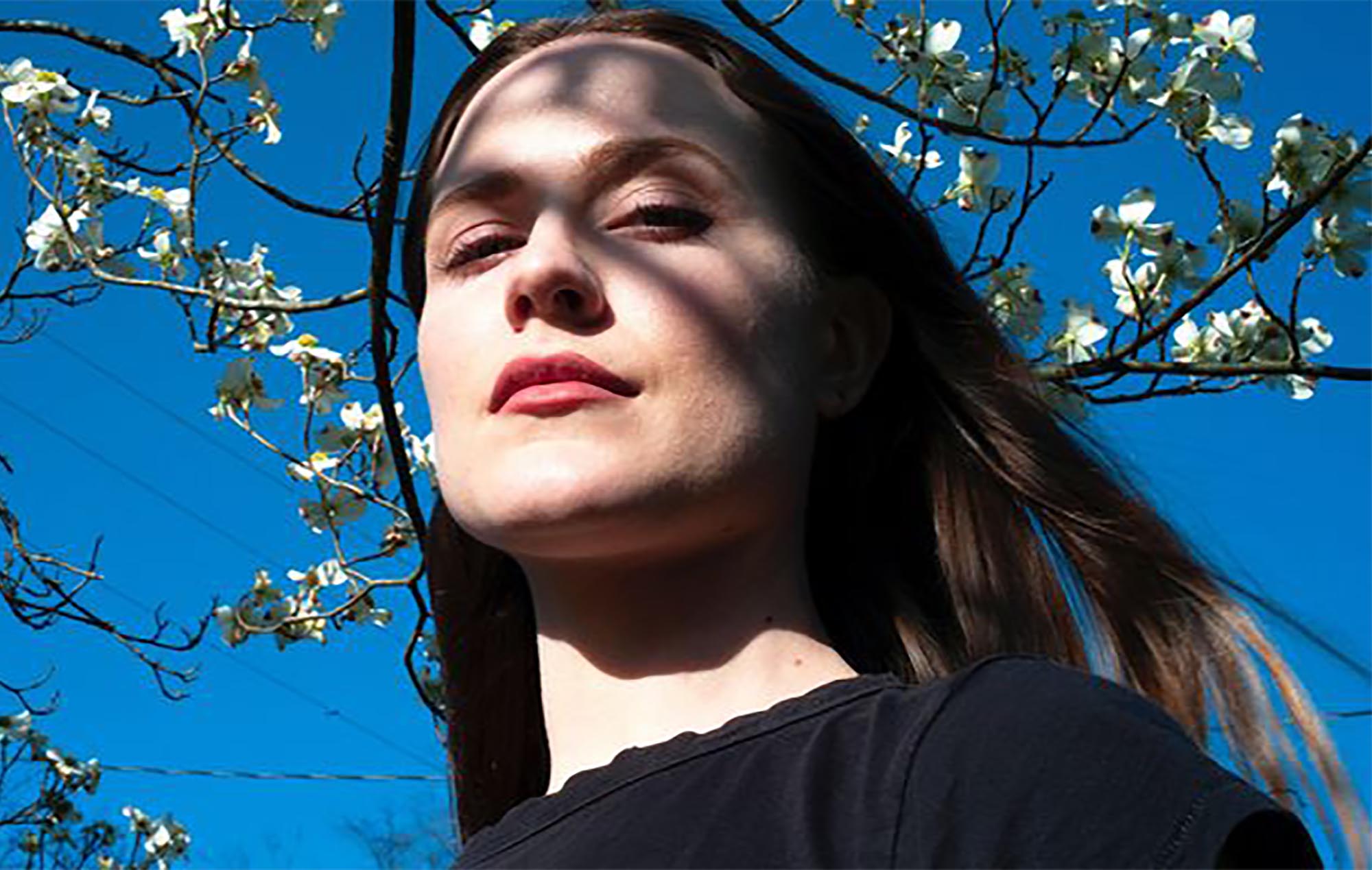 Evan Rachel Wood detalla las acusaciones de Marilyn Manson en el tráiler de 'Phoenix Rising'