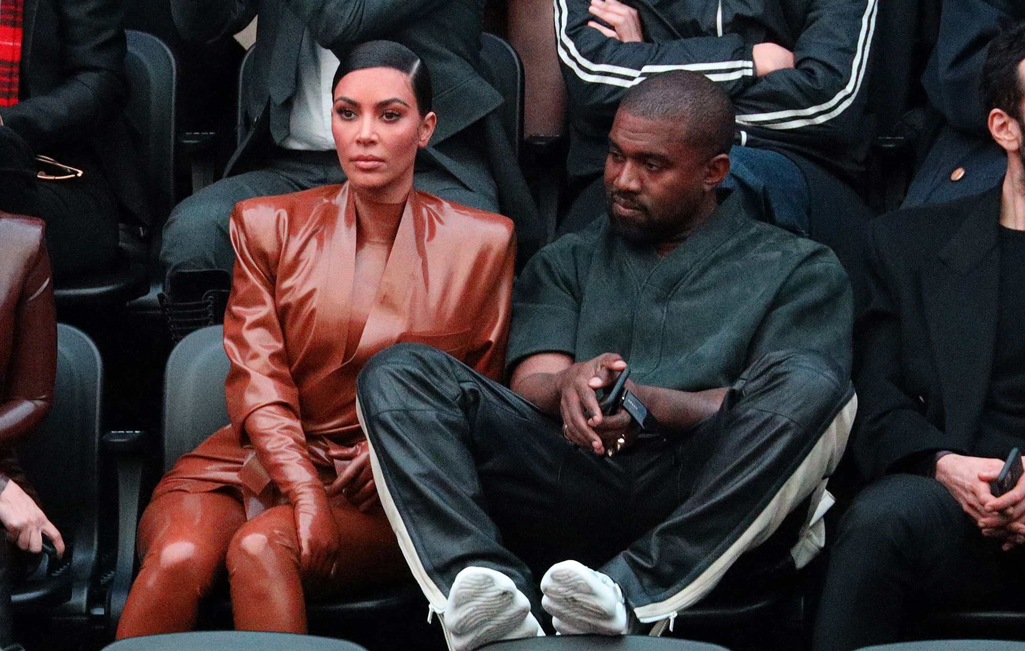 Kanye West dice que "asume la responsabilidad" por los recientes comentarios de Kim Kardashian