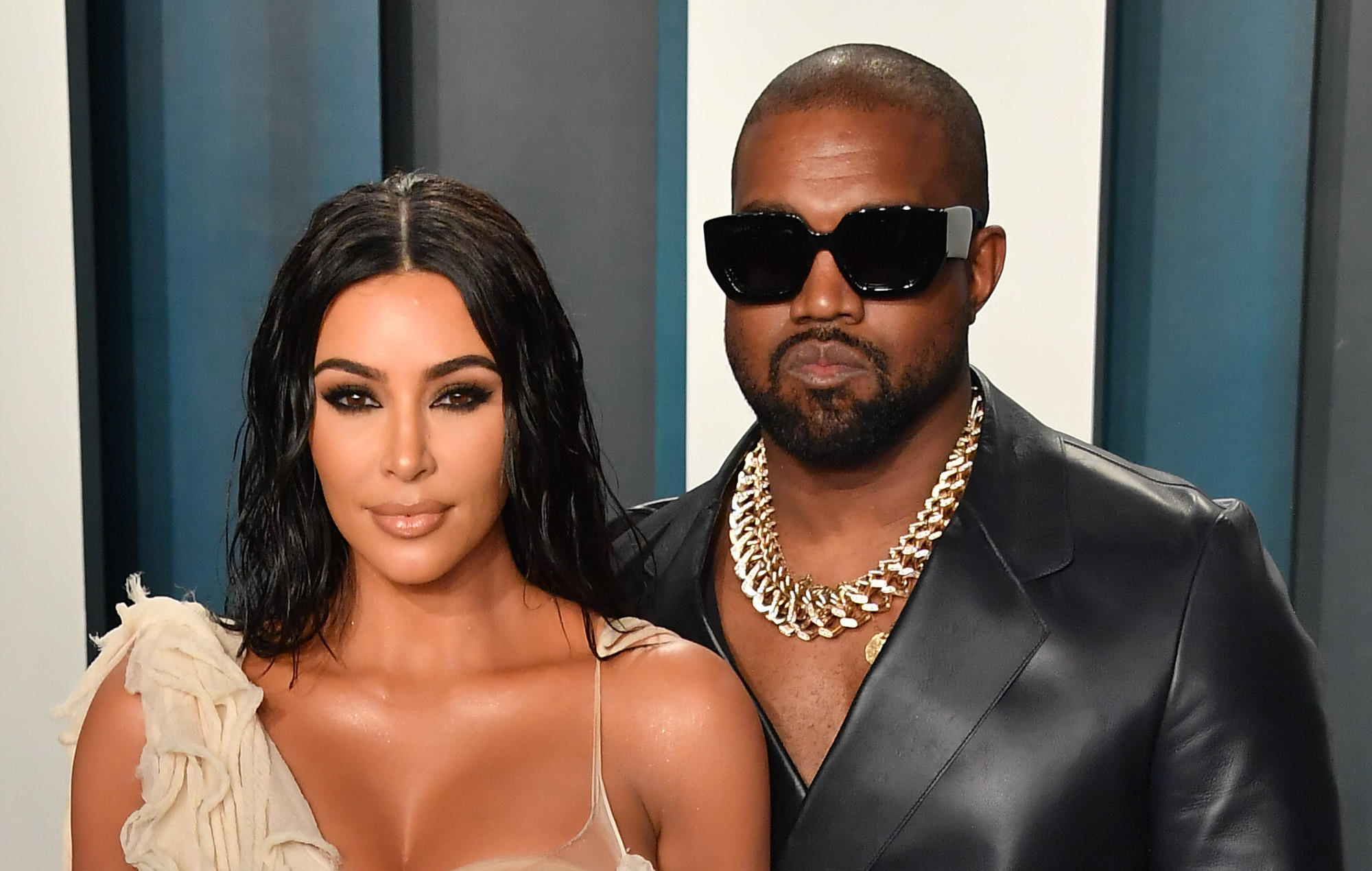 Kanye West dice que las afirmaciones de que acosó a Kim Kardashian en las redes sociales son "dobles rumores"