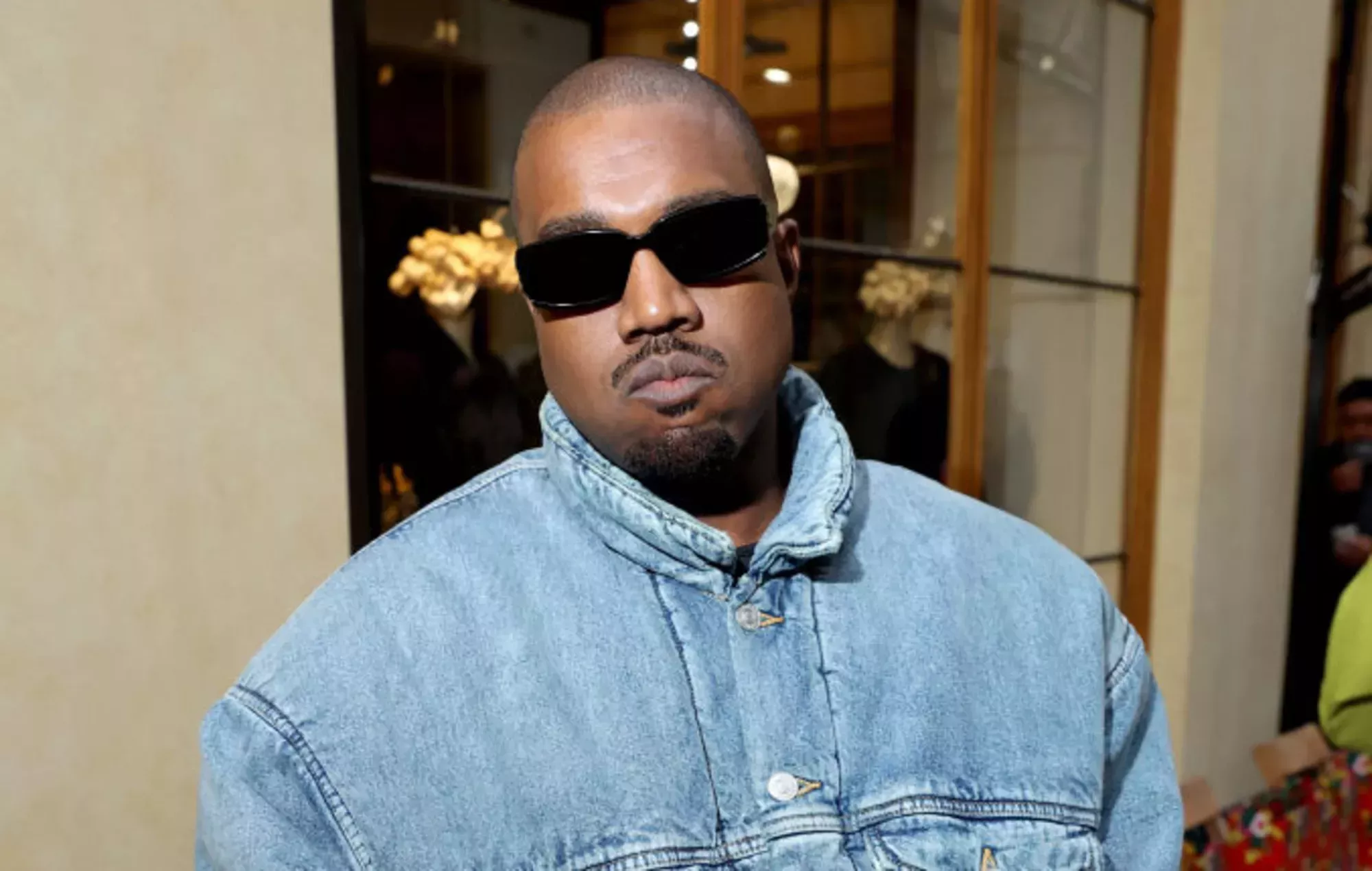 Kanye West vende el tanque de lujo que aparece en el vídeo de 'Closed On Sunday'