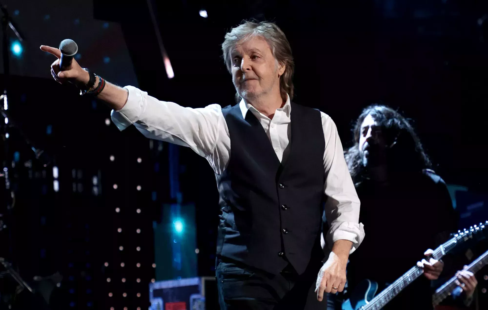 Las notas de 'Hey Jude' de Paul McCartney se venden como NFT por más de 76.000 dólares