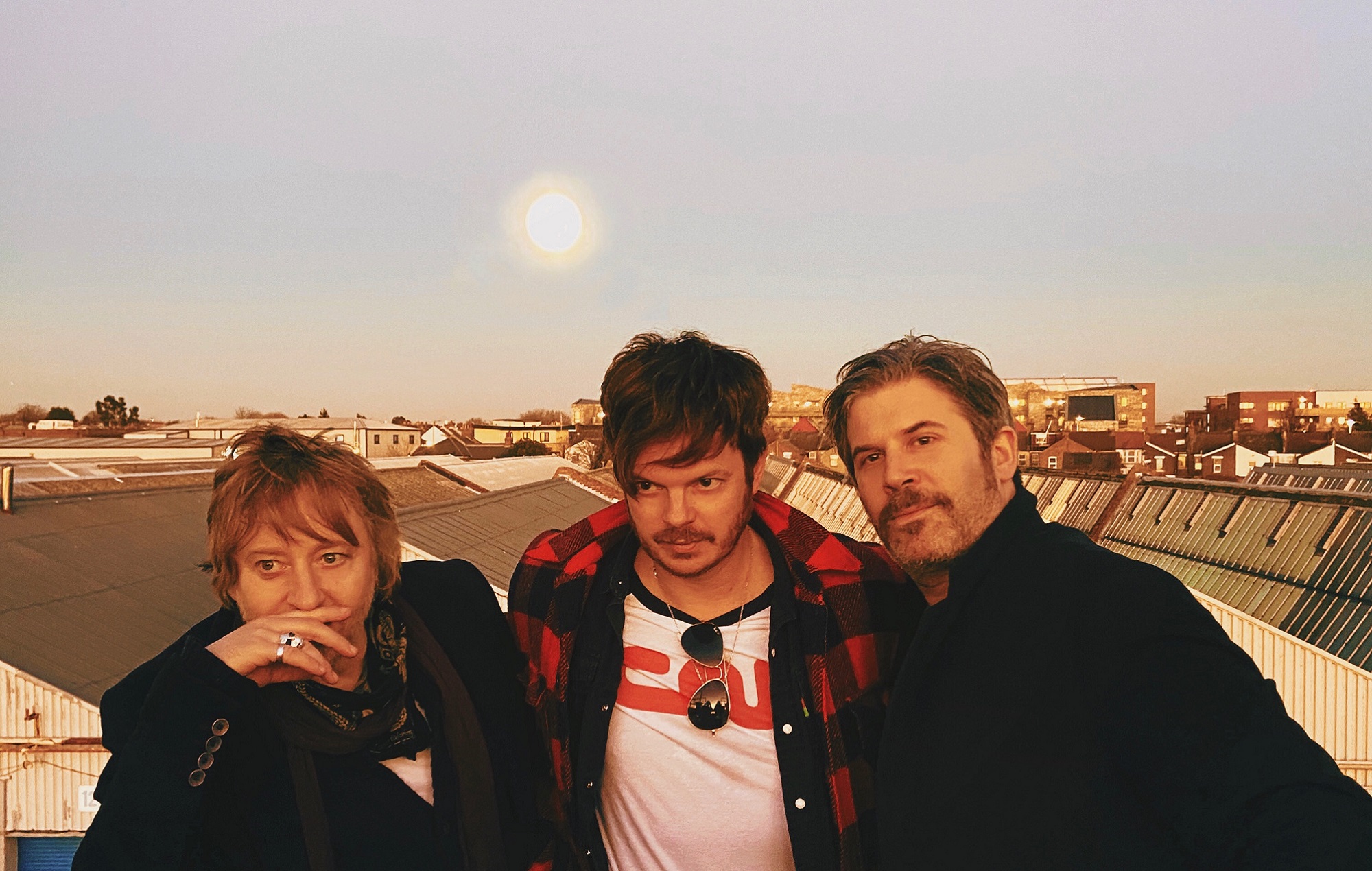 Loup GarouX comparte su nuevo single 'The Illusionist' y una cerveza de edición limitada