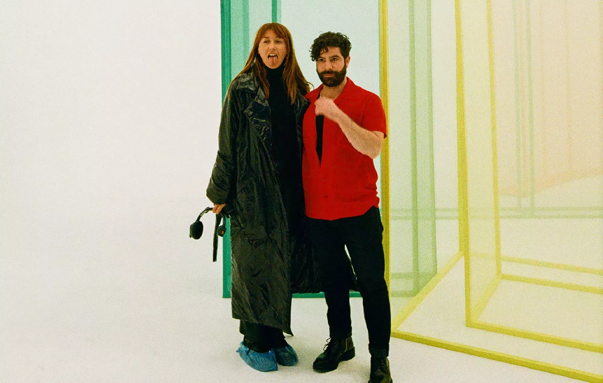 Mira el nuevo y elaborado vídeo de Foals para su último single '2AM'