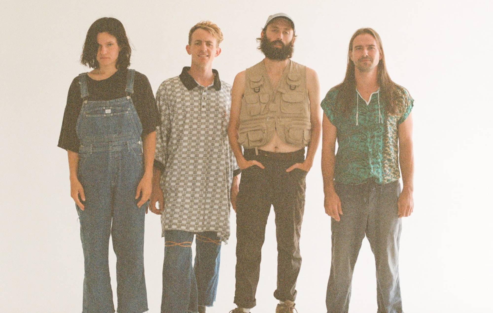 Mira el nuevo y envolvente vídeo de estudio de Big Thief para 'Red Moon'