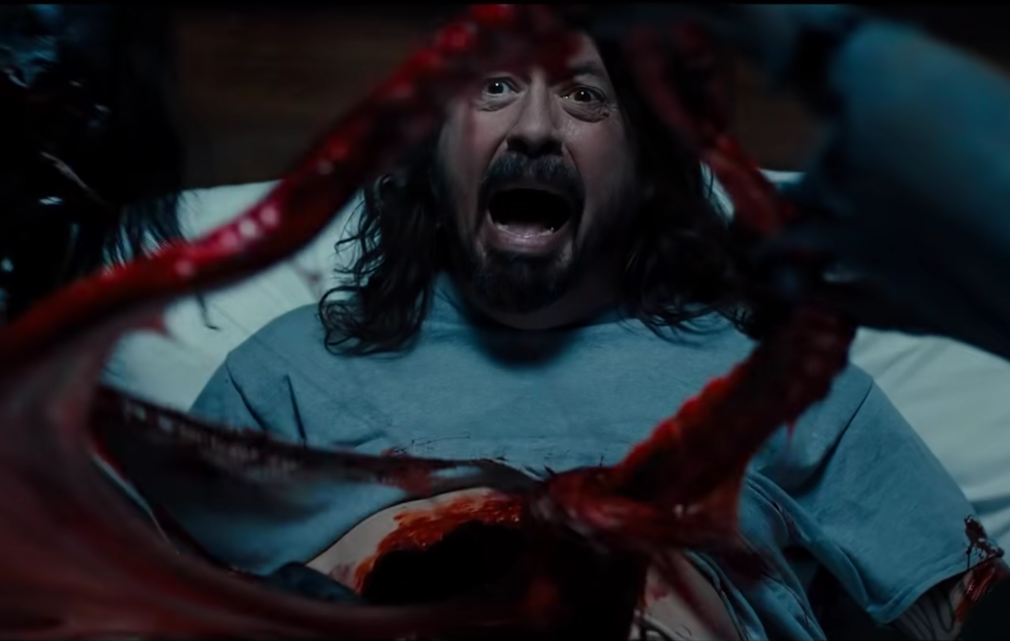 Mira el tráiler NSFW de "Studio 666" de Foo Fighters