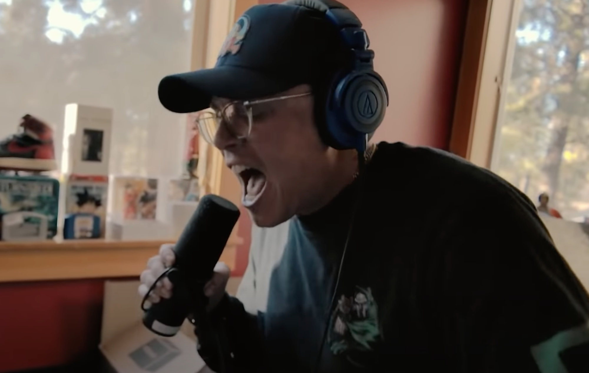 Mira el vídeo de una sola toma de Logic para su nuevo tema 'Breath Control'