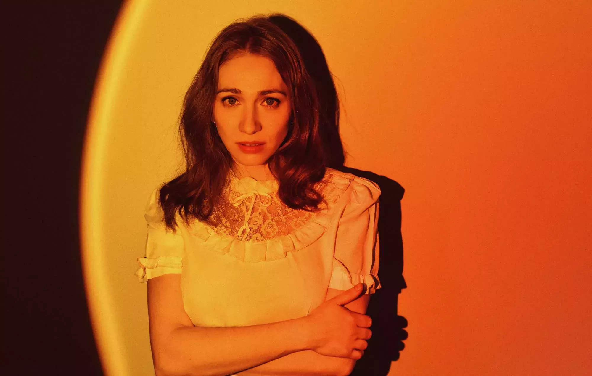 Regina Spektor anuncia su nuevo álbum 'Home, Before And After' y comparte 'Becoming All Alone'