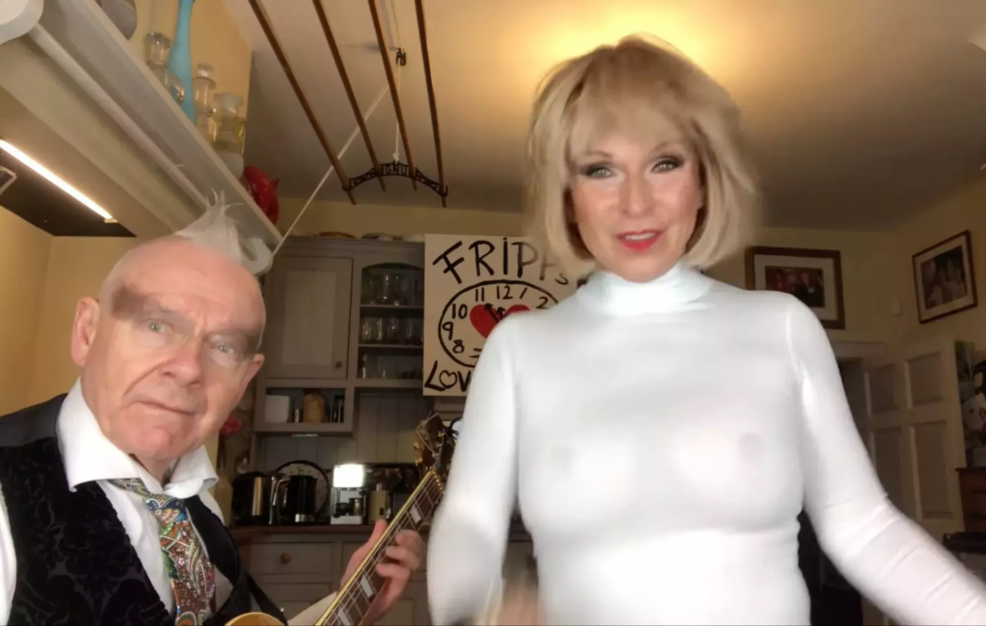 Robert Fripp y Toyah Willcox versionan a The Black Keys en Sunday Lunch
