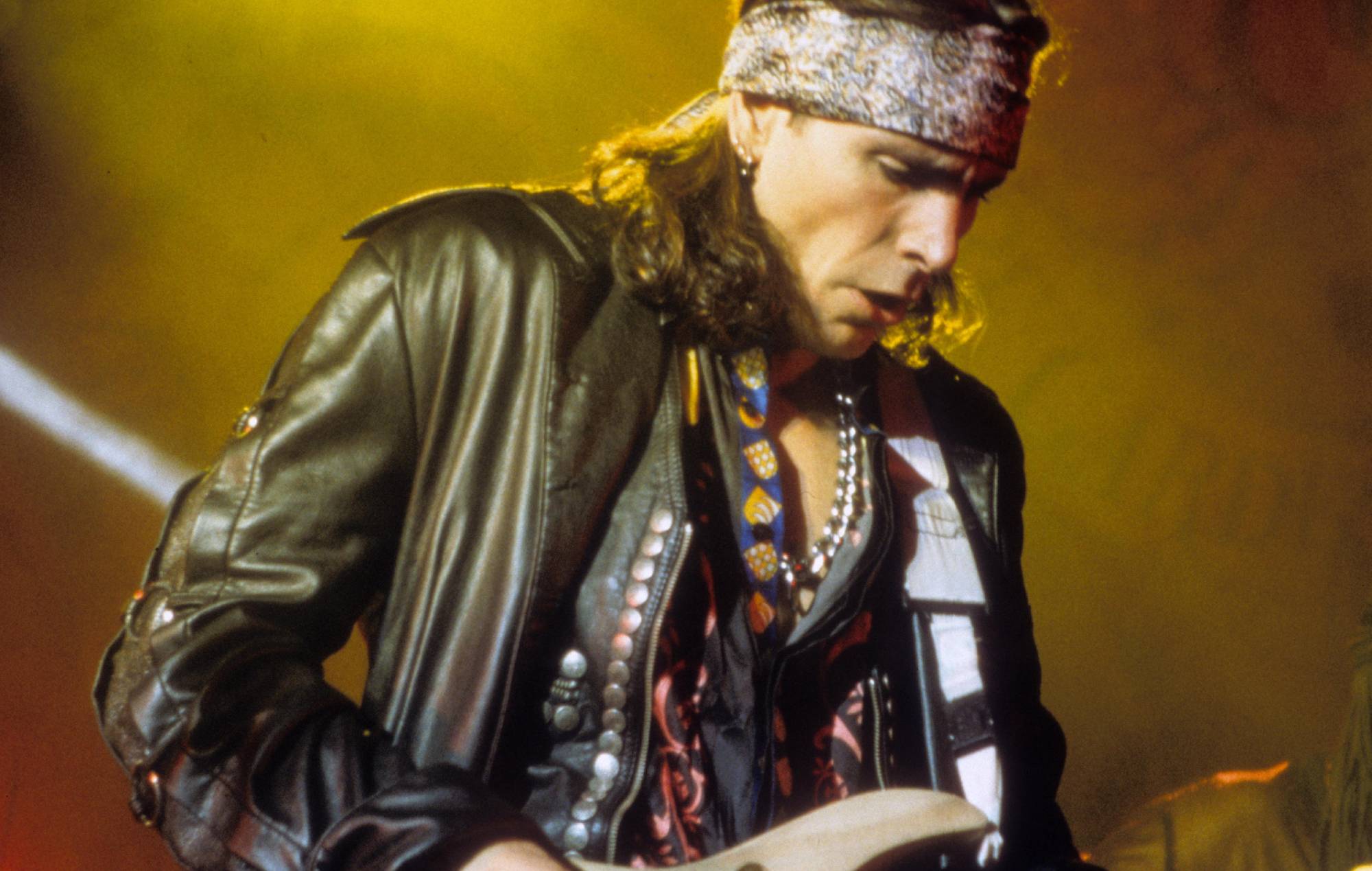 Steve Vai habla sobre su papel en la película de terror de Foo Fighters 'Studio 666'