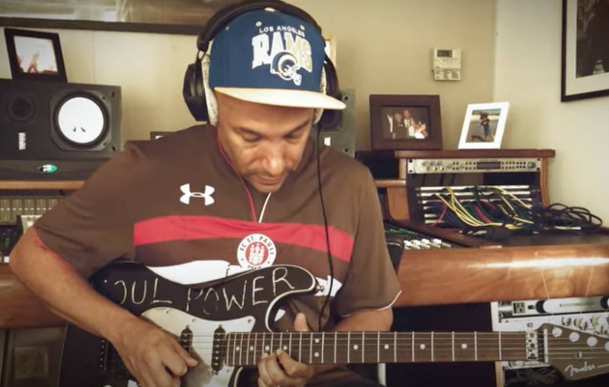 Tom Morello, Nandi Bushell y otros se unen a la caridad afgana en su nuevo single "God Help Us All".