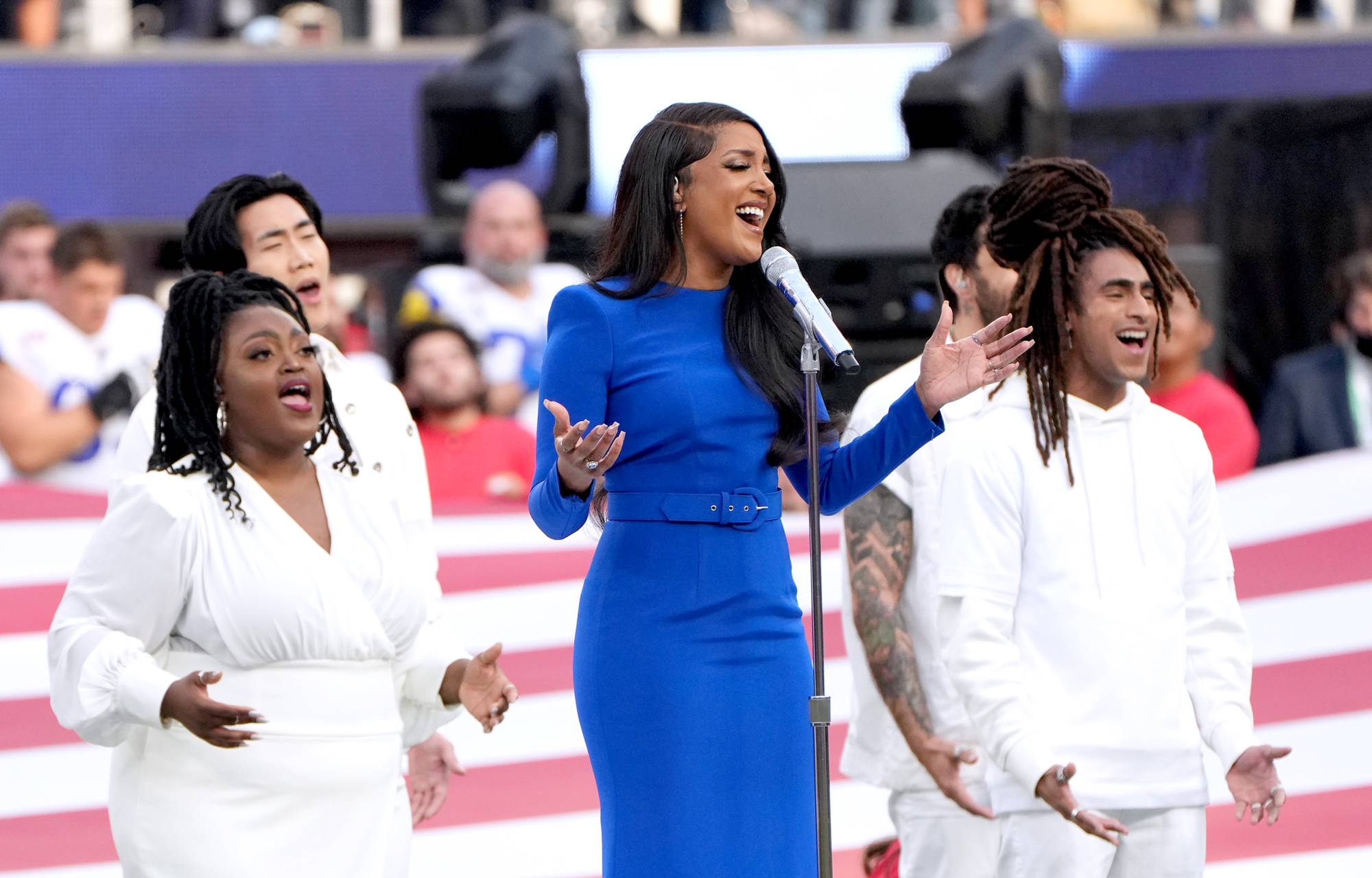Vea la interpretación del himno nacional de Mickey Guyton en la Super Bowl
