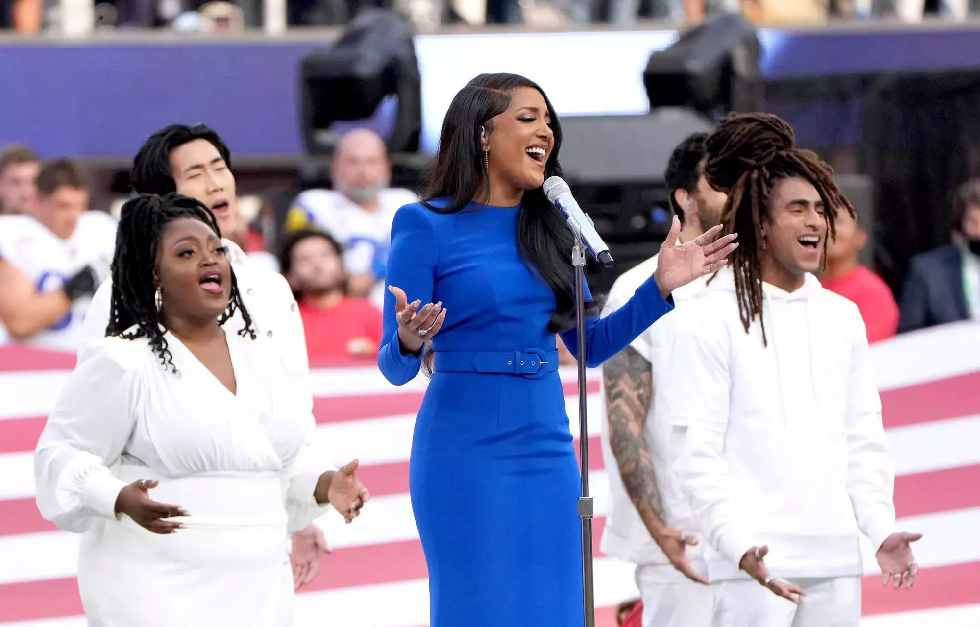 Vea la interpretación del himno nacional de Mickey Guyton en la Super Bowl