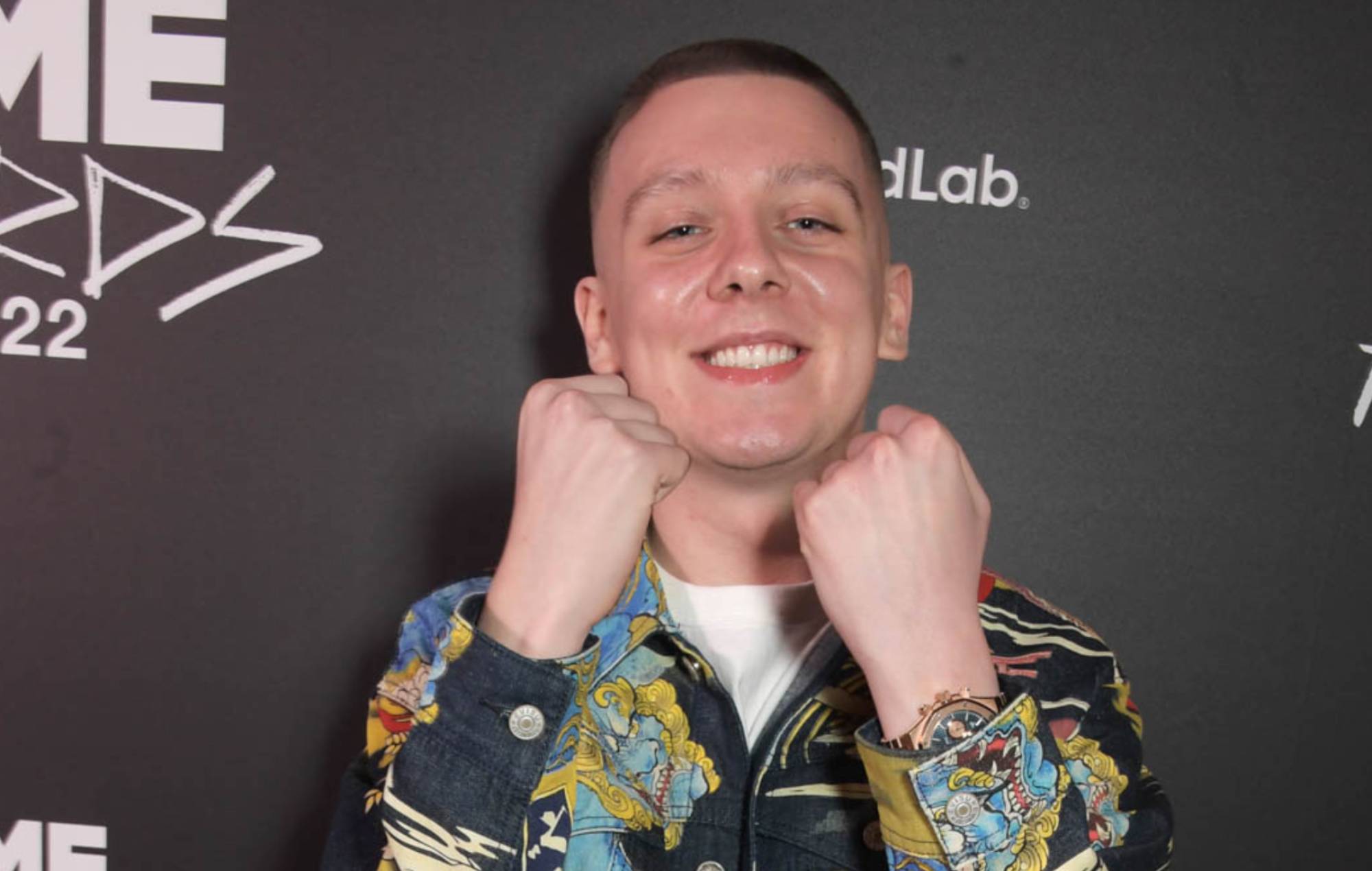 Aitch dice que "sigue trabajando" en la colaboración con Liam Gallagher