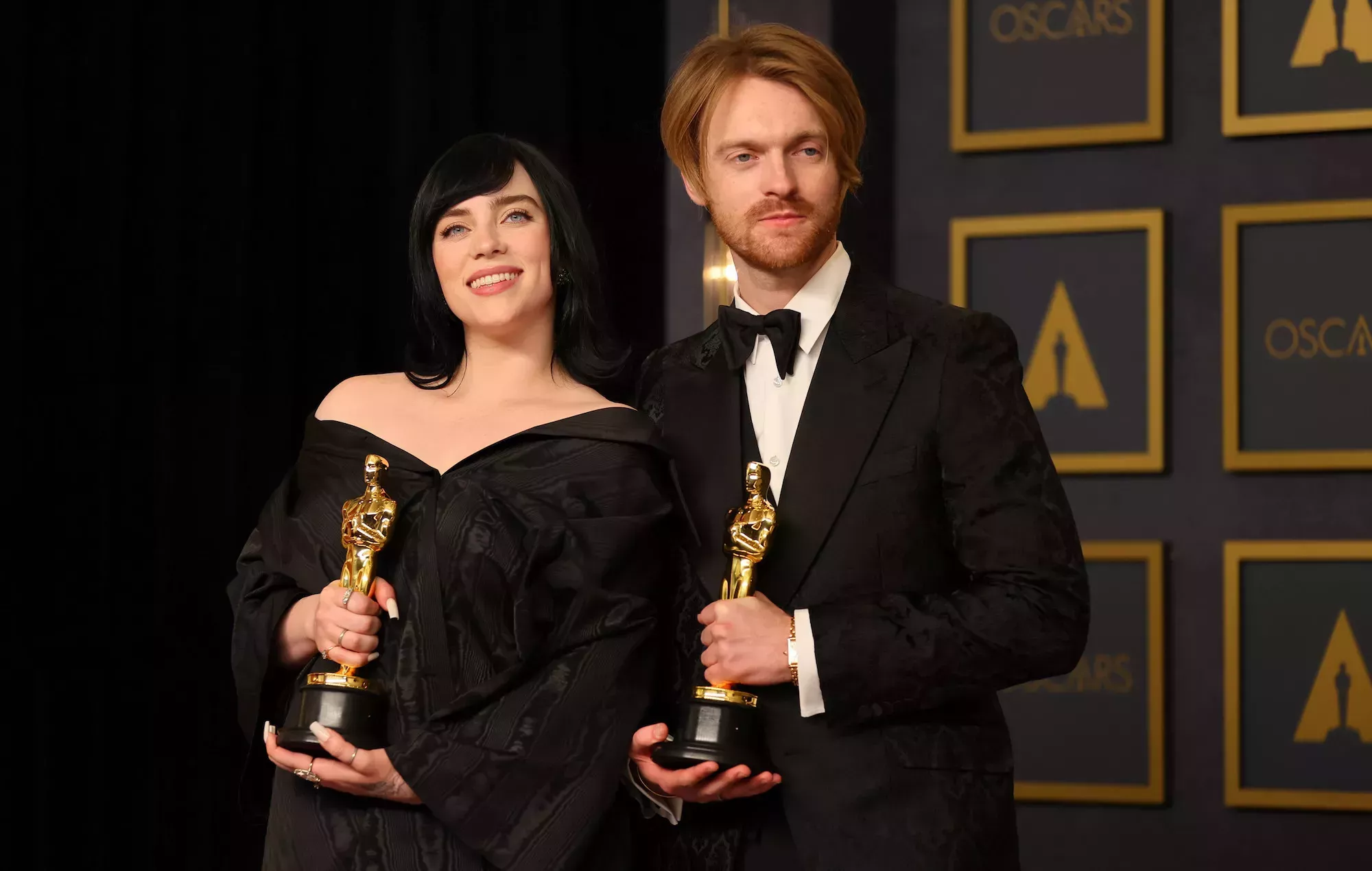 Billie Eilish y Finneas ganan su primer Oscar por 'No Time To Die'
