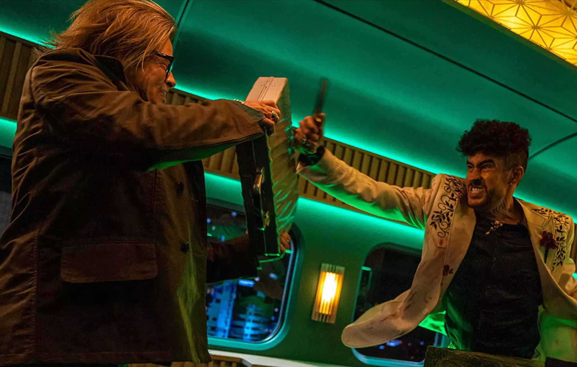 Brad Pitt se enfrenta a Bad Bunny en el tráiler del thriller de acción 'Bullet Train'