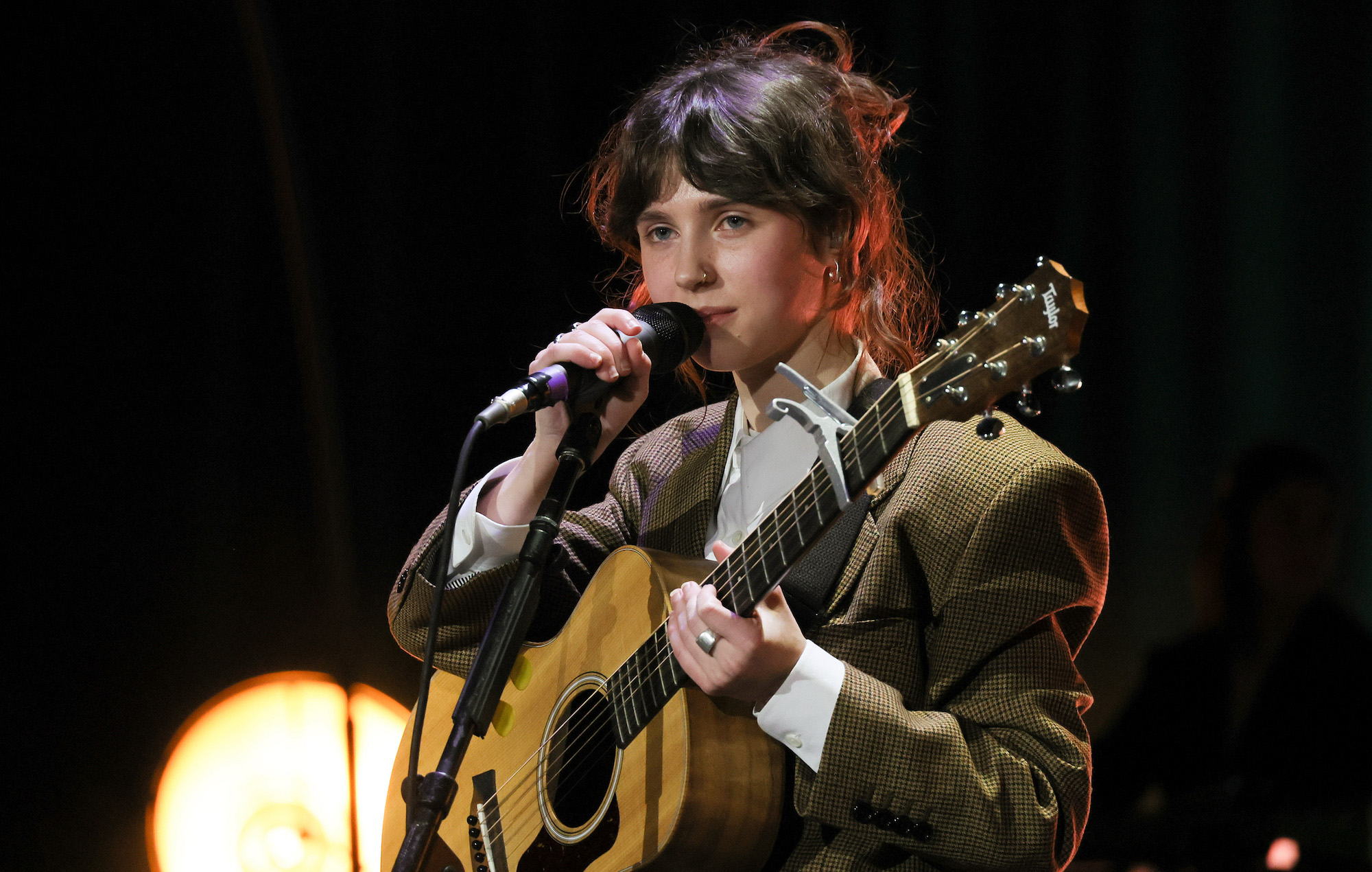 Clairo reprograma cinco conciertos en EE.UU. por una sinusitis