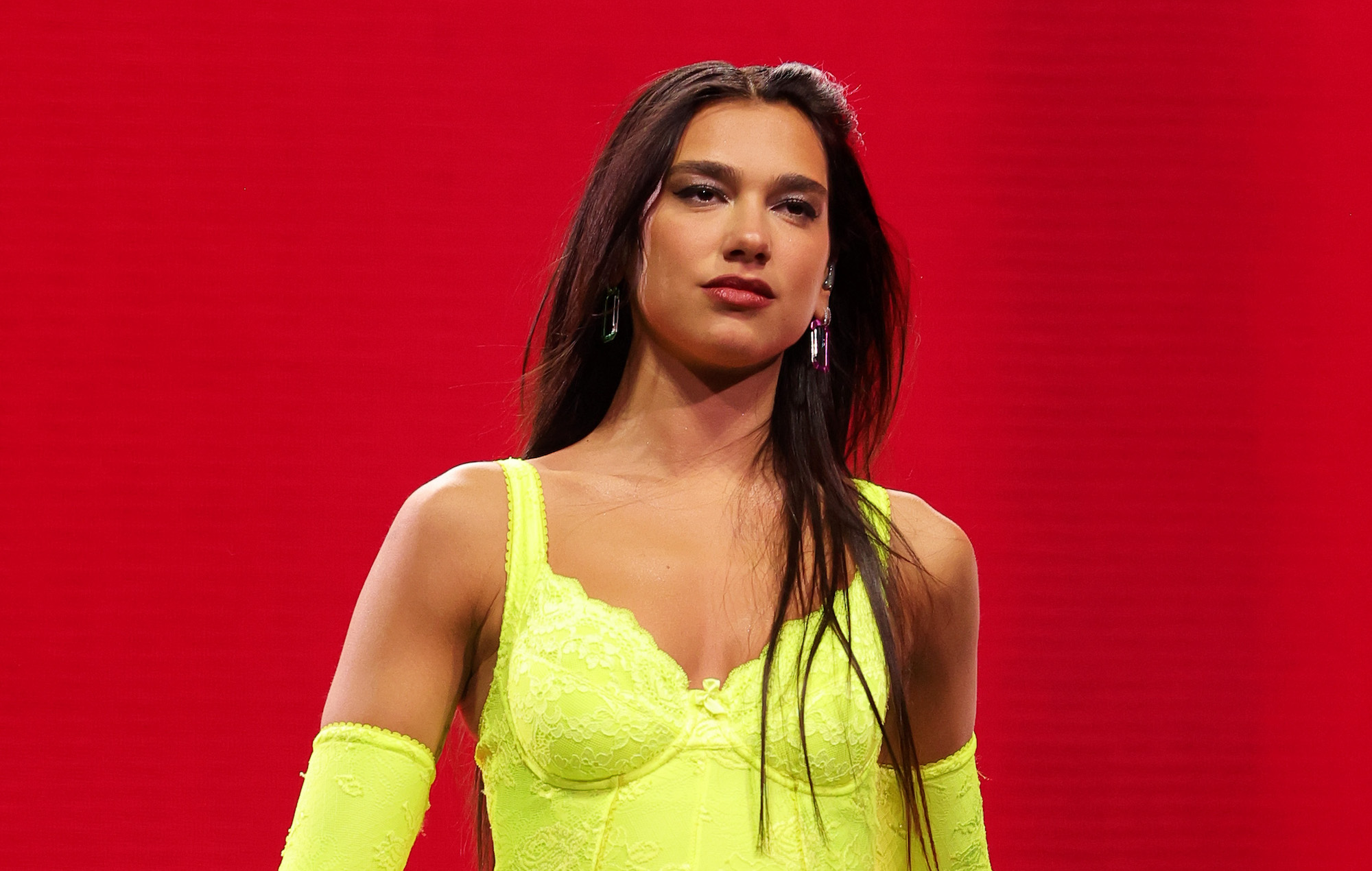 Dua Lipa dice que su tercer álbum está "hecho al 50 por ciento"