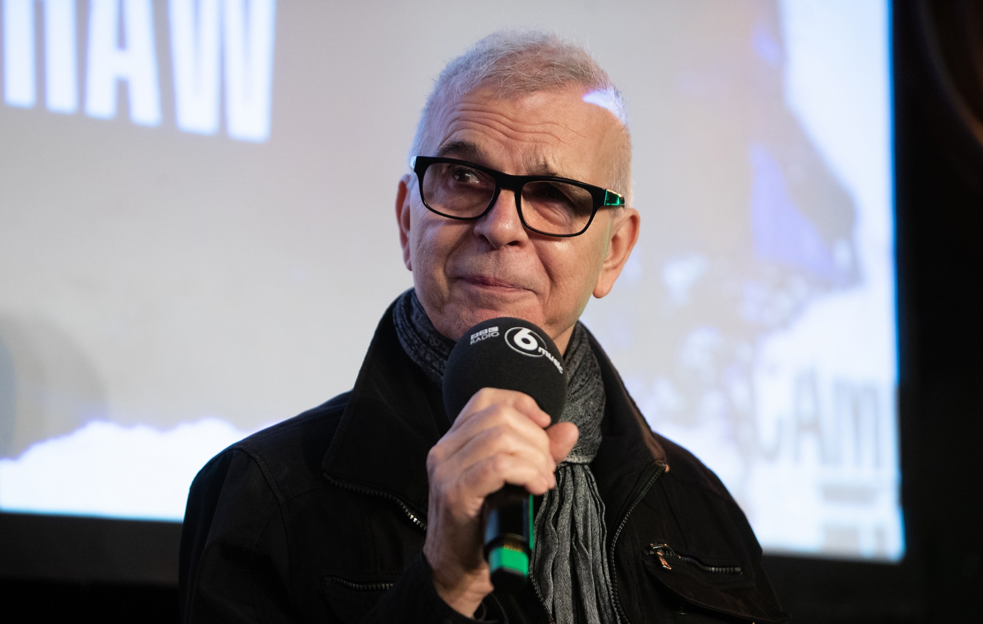 El productor de Bowie, Tony Visconti, califica de "repugnante" a Spotify por los bajos pagos a los artistas