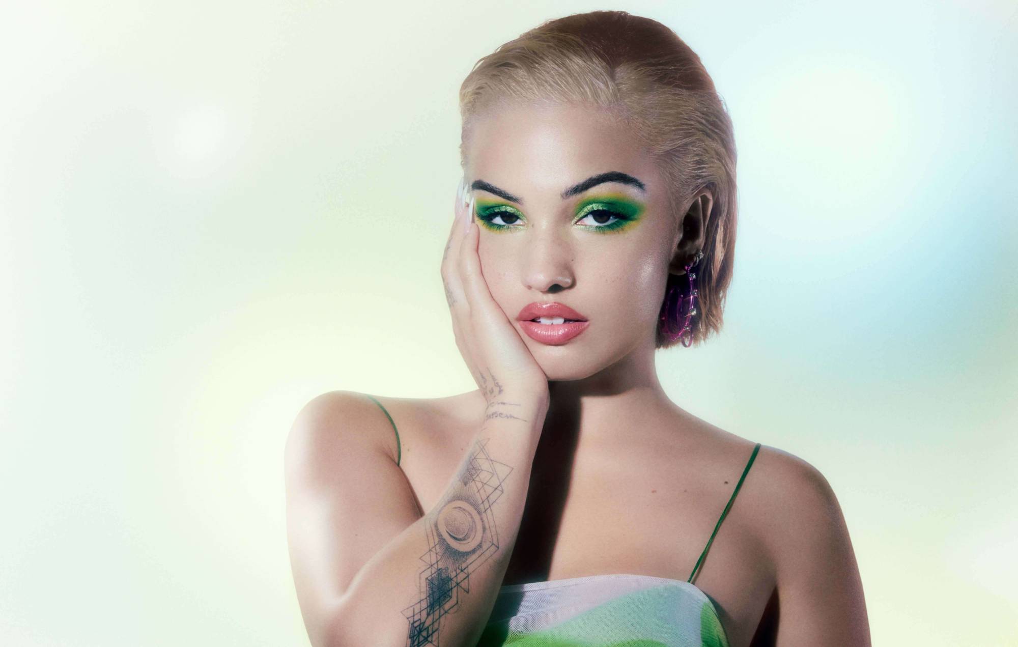 Escucha el nuevo single de Mabel "Good Luck" (Buena suerte)