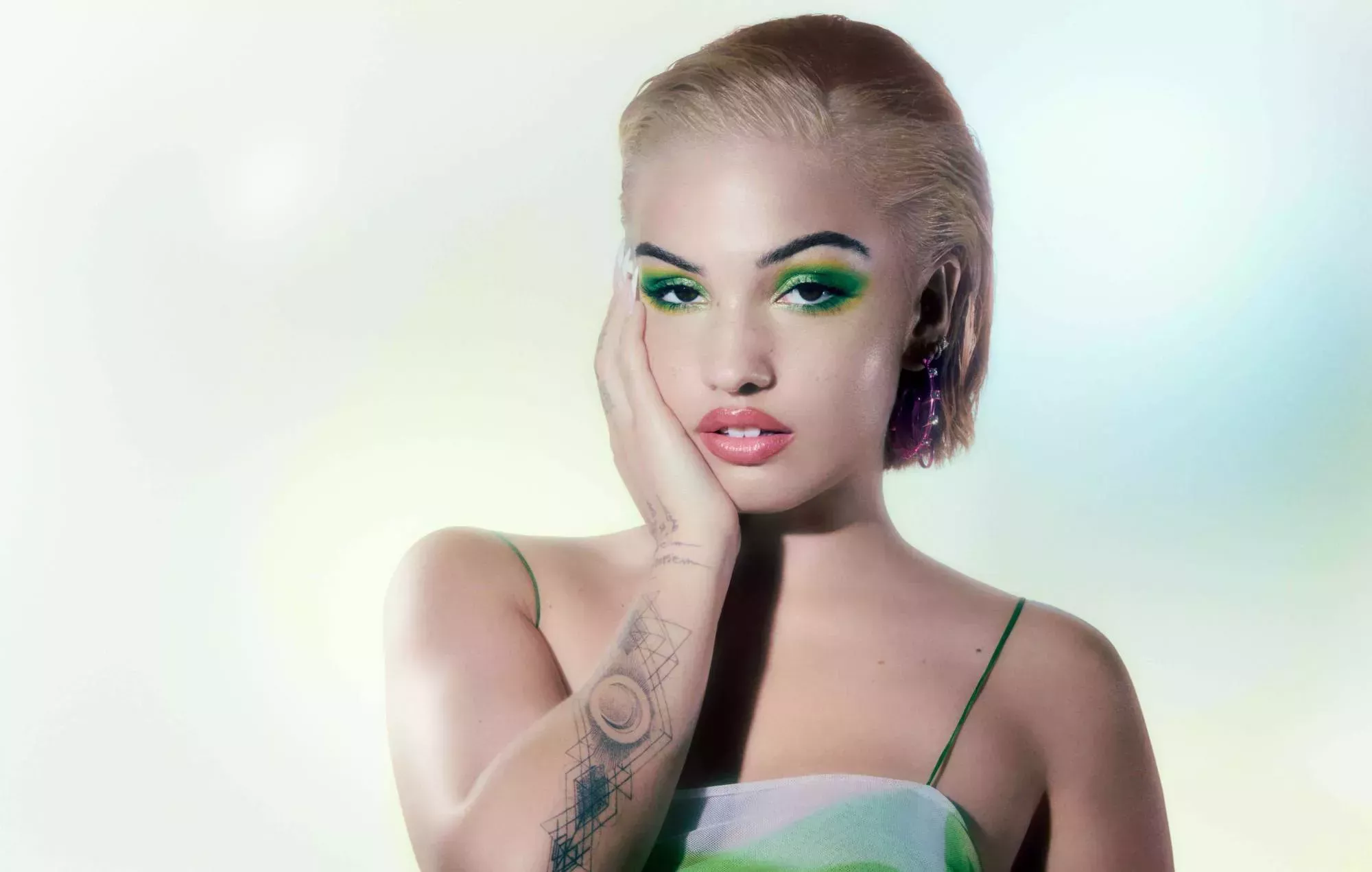 Escucha el nuevo single de Mabel 