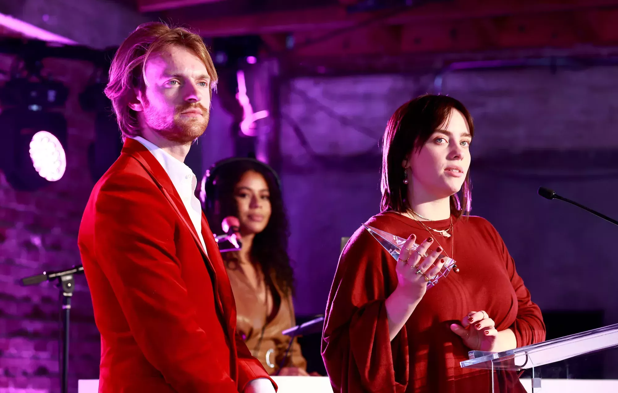 Escucha los tres temas de Billie Eilish y Finneas de 'Turning Red' de Disney