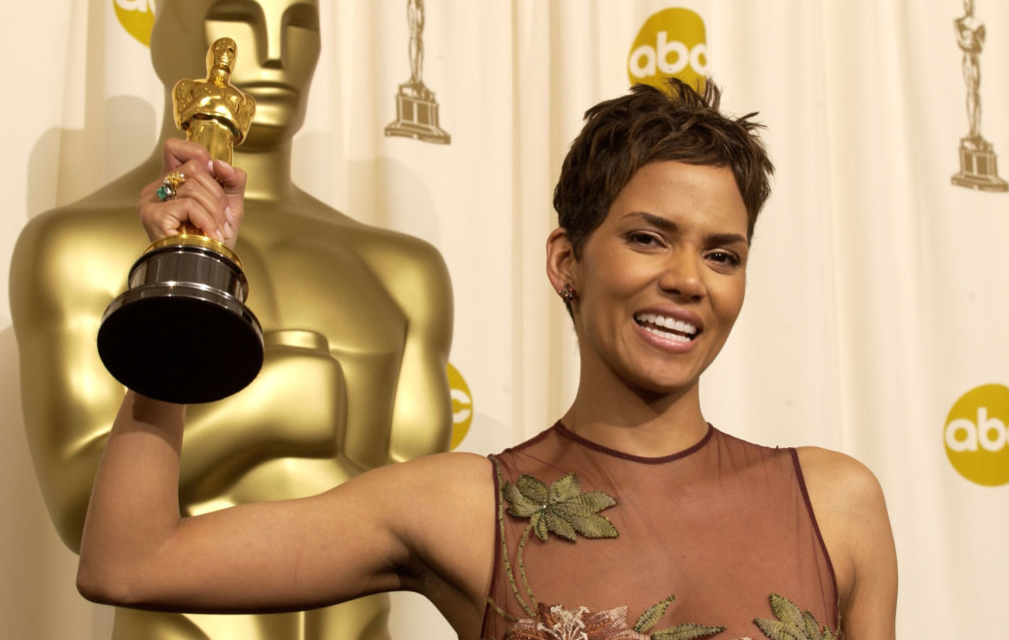 Halle Berry dice que es "desgarrador" que la victoria en los Oscar no haya abierto la puerta a más actrices negras