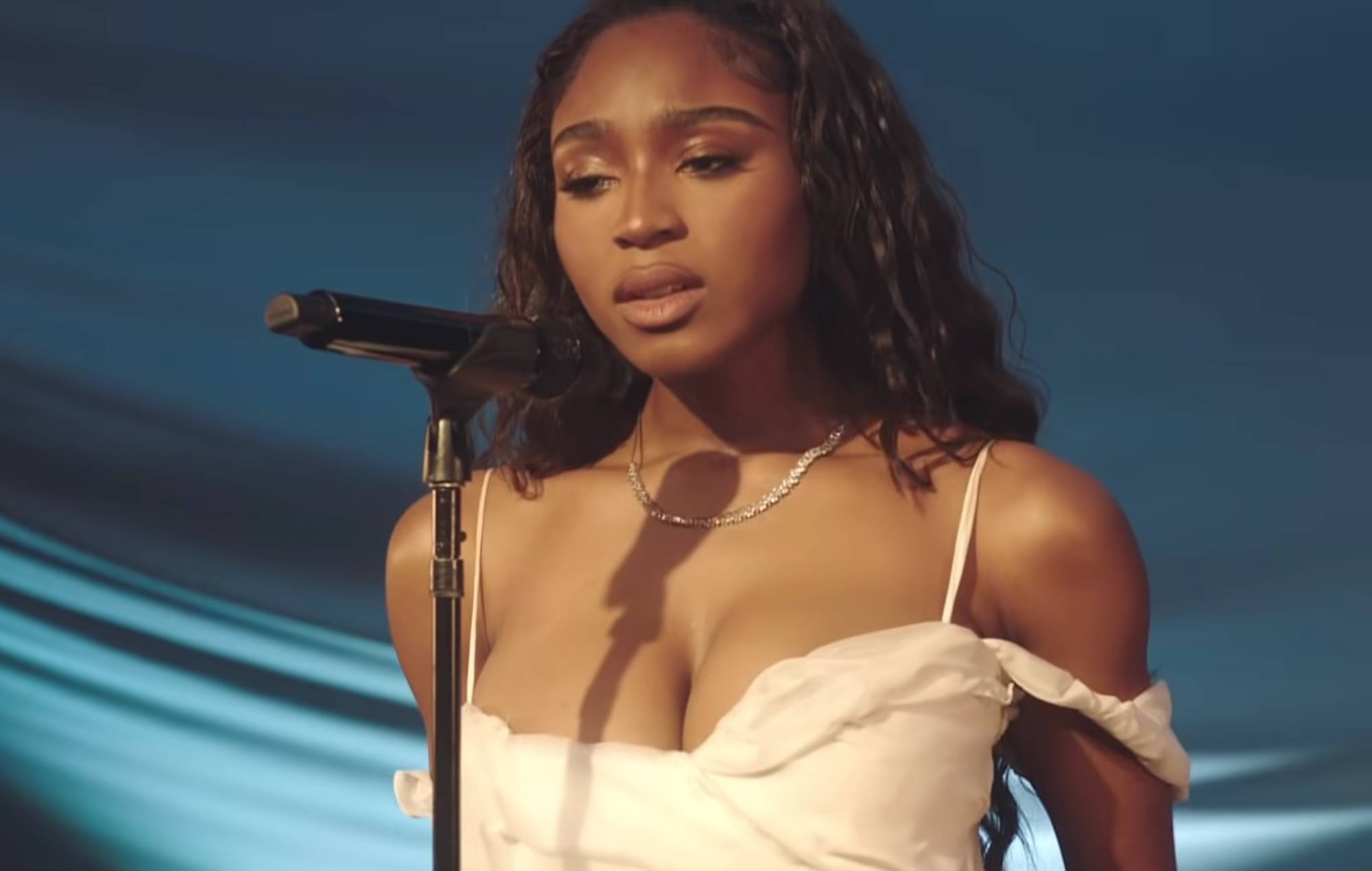 Mira cómo Normani interpreta su nuevo single 'Fair' en directo en 'Jimmy Fallon'