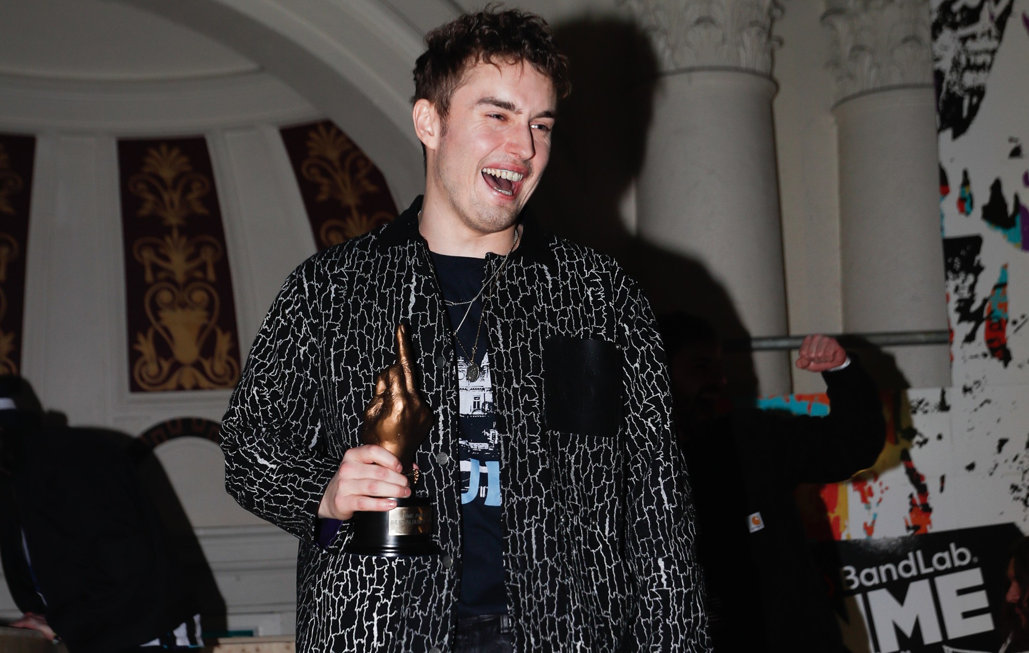 Sam Fender dice: "se vayan a la mierda", tras pedir que participe en varias bodas